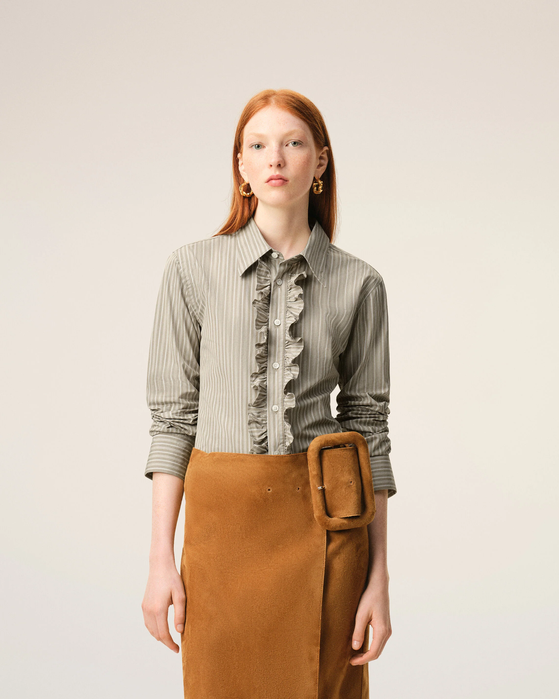 Chemise Jabot Beige Ajustée Manches Longues en Coton - Image 3