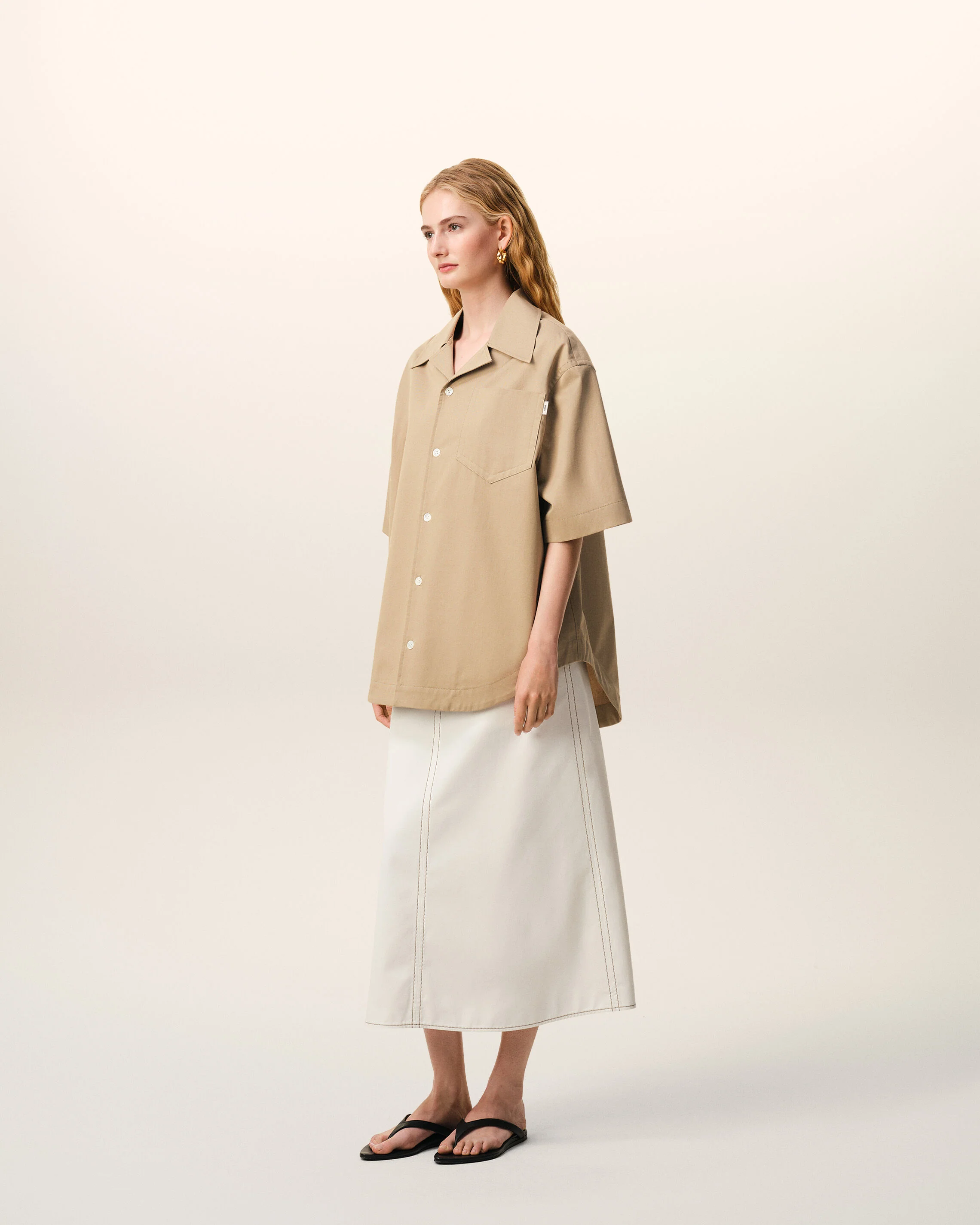 Chemise Large Beige Manches Courtes Col Requin en Coton - Image 12