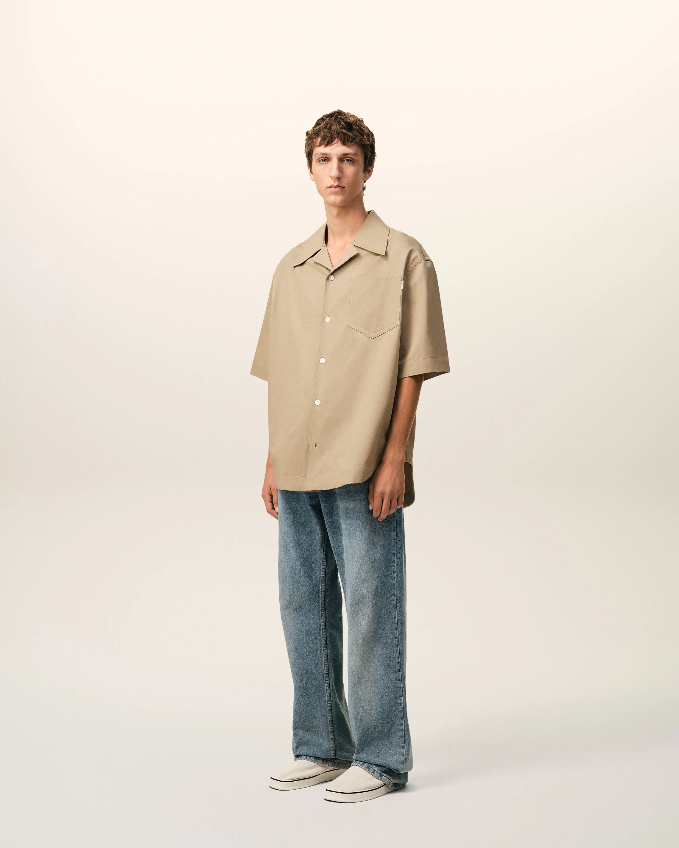 Chemise Large Beige Manches Courtes Col Requin en Coton - Image 6