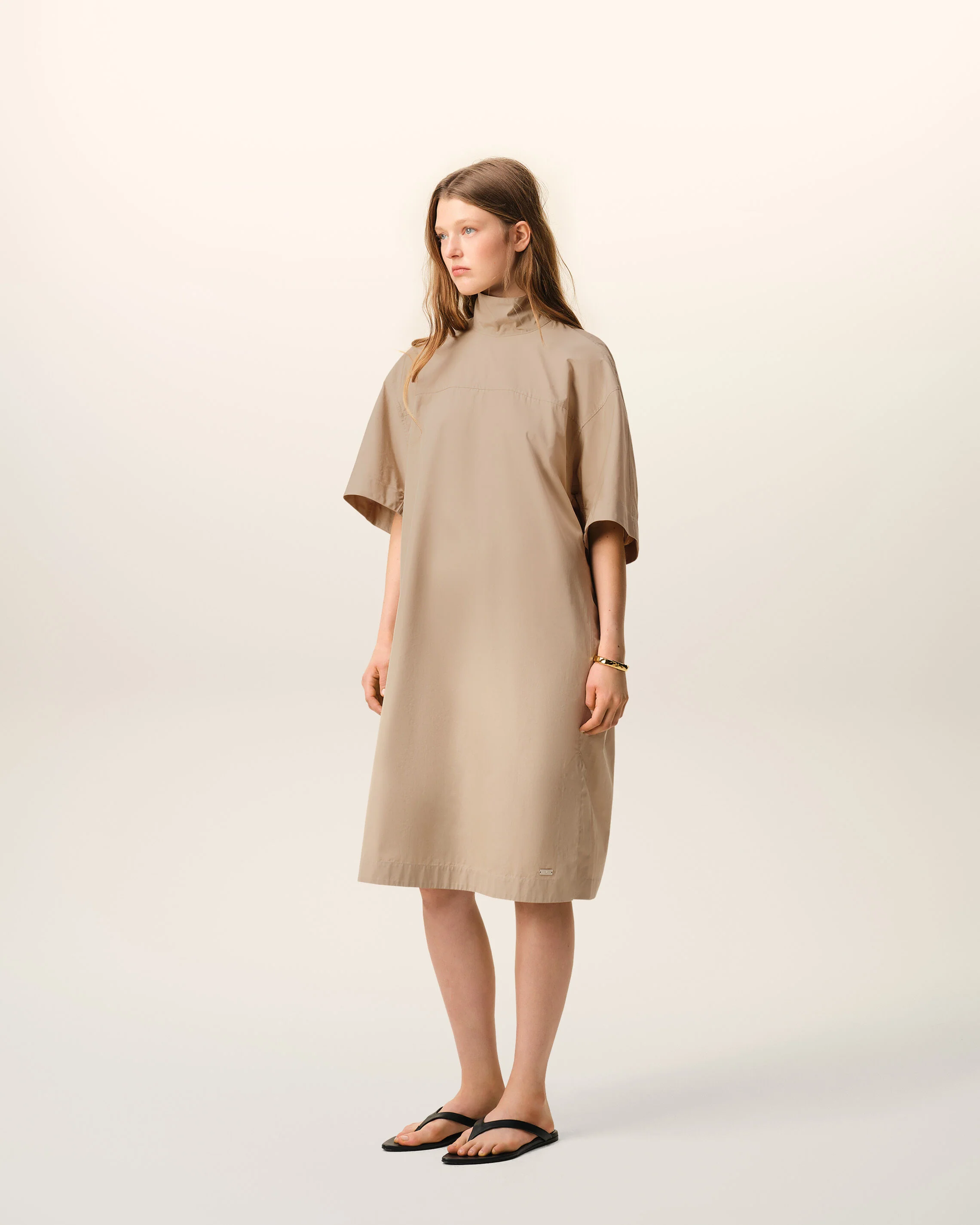 Robe Beige Col Montant Boutonné en Coton - Image 6
