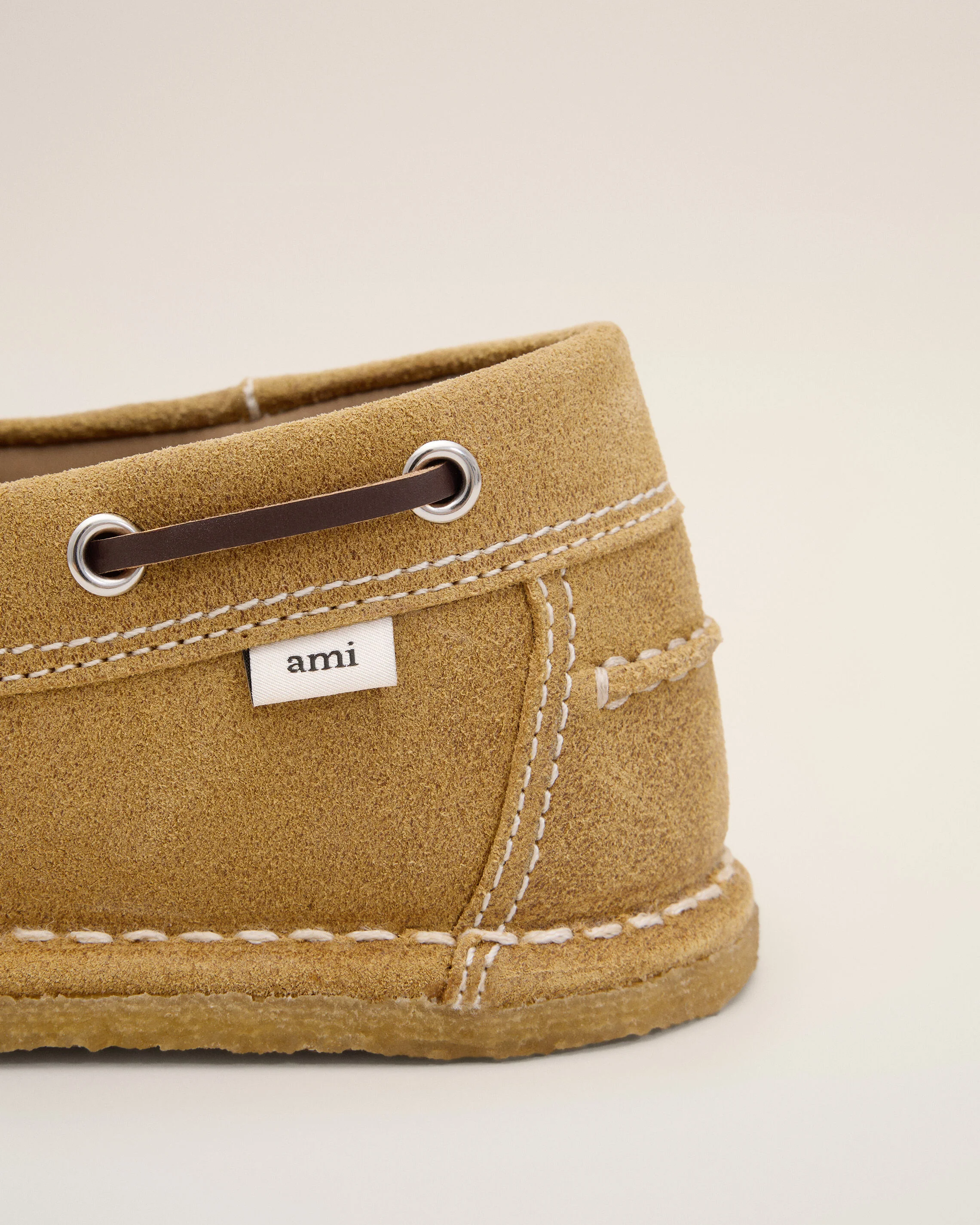 Chaussures bateau beiges en cuir de veau - Image 10
