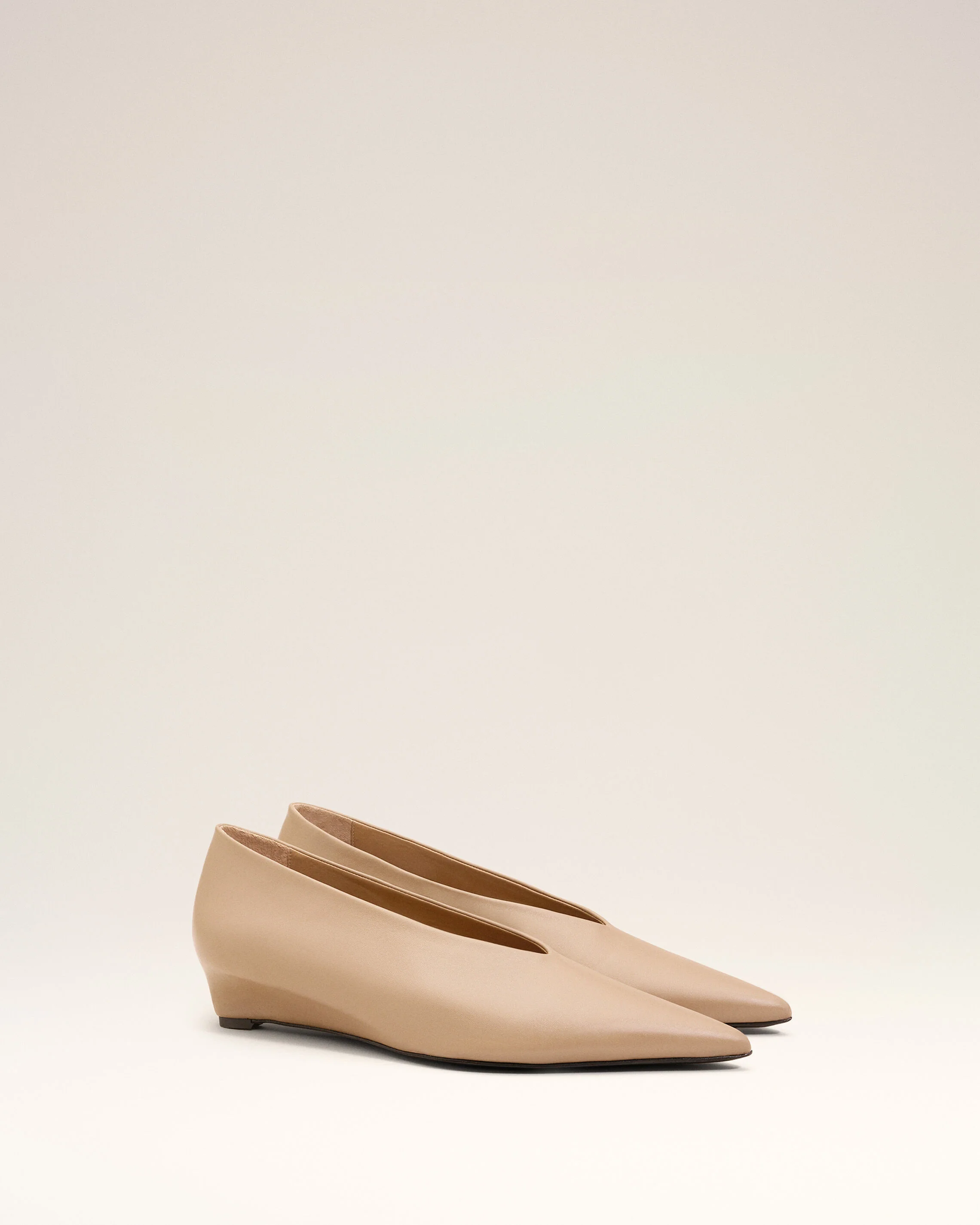 Escarpins Compensés A Bout Pointu Beige en Cuir D'Agneau - Image 3