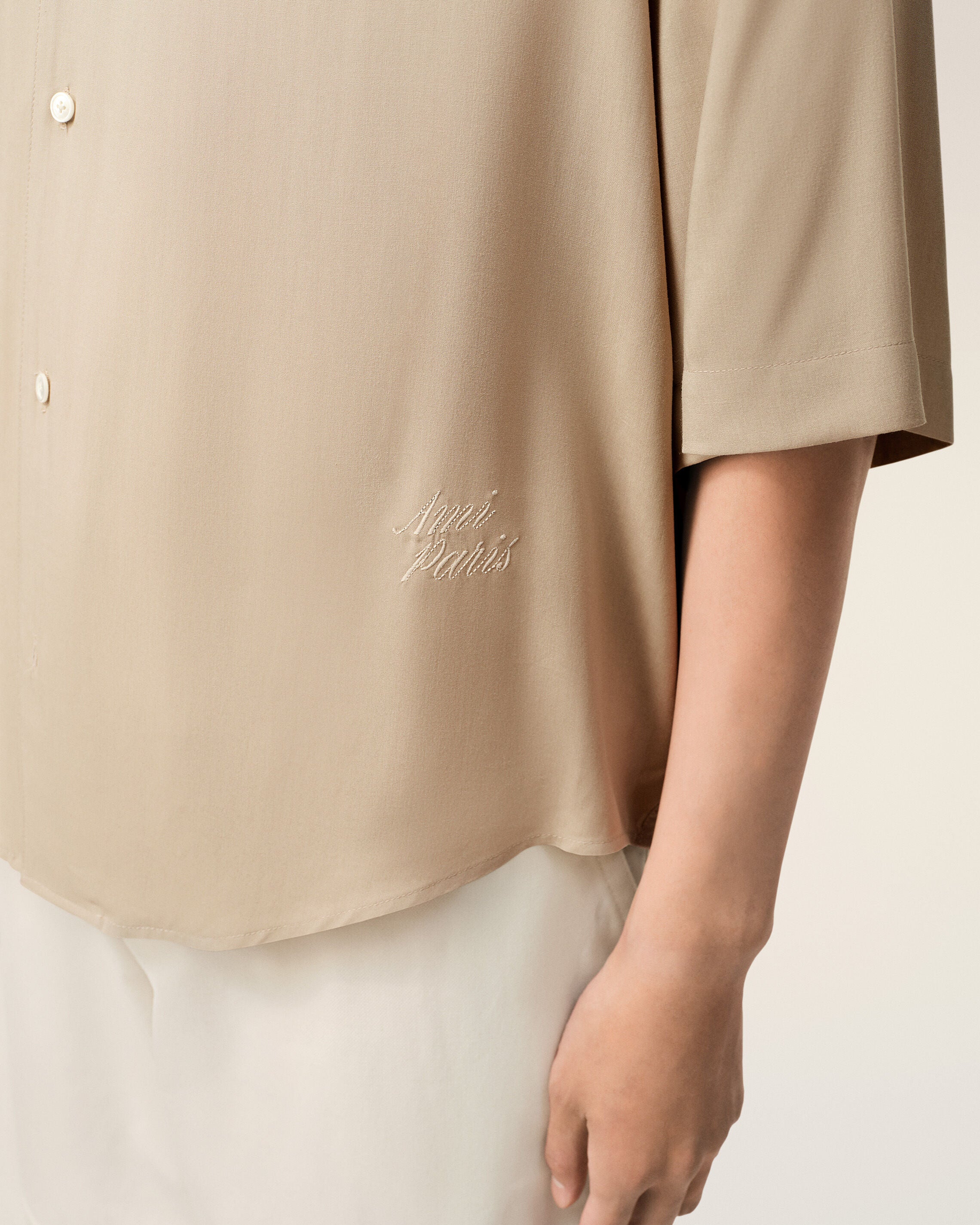 Chemise Boxy Beige Manches Courtes Ami Paris Brodé - Image 4