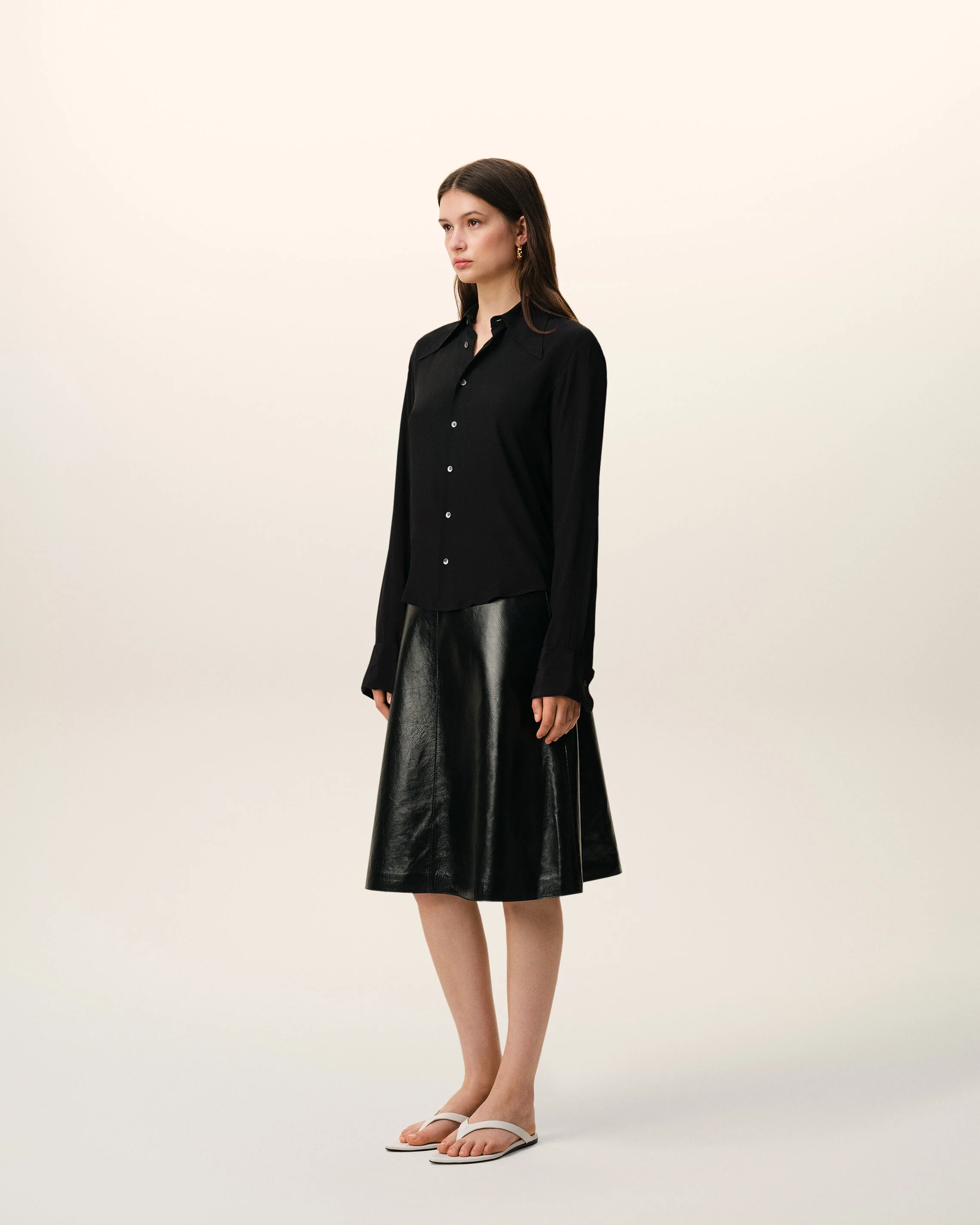 Chemise Ajustée Noire Col En Pointe en Soie Mélangée - Image 5