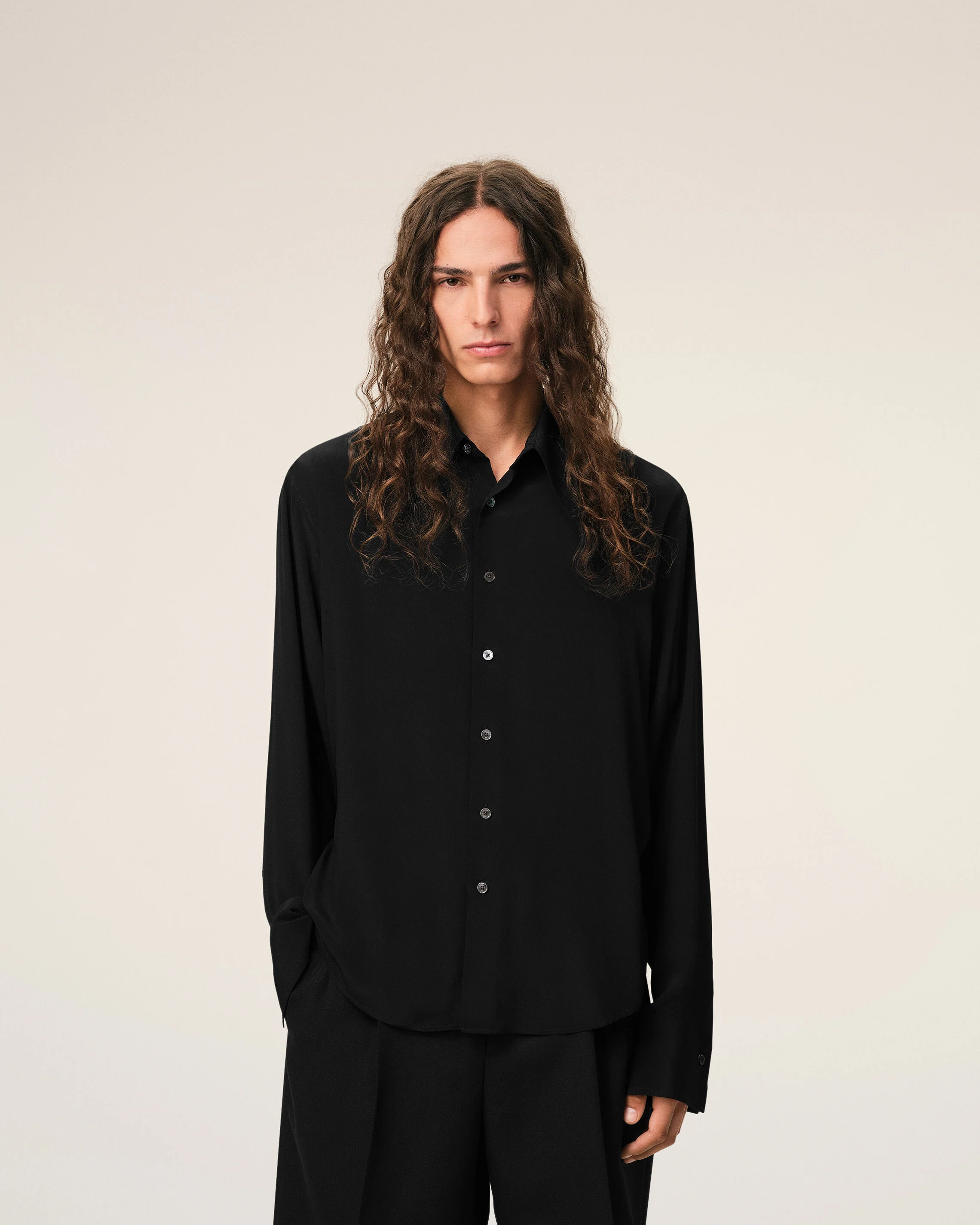 Chemise Ajustée Noire Col En Pointe en Soie Mélangée - Image 3