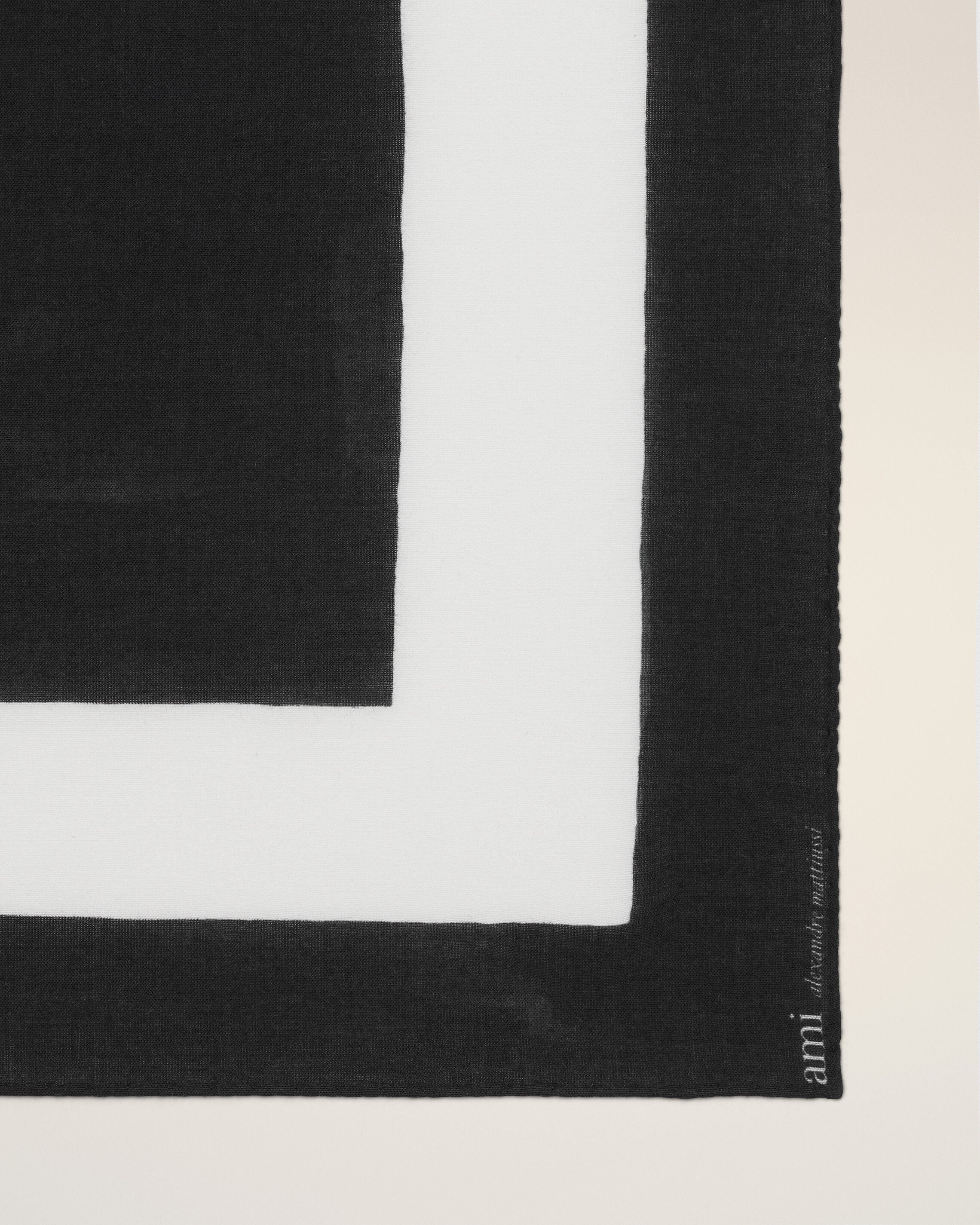 Foulard Noir Ami De Coeur Imprimé en Coton - Image 8
