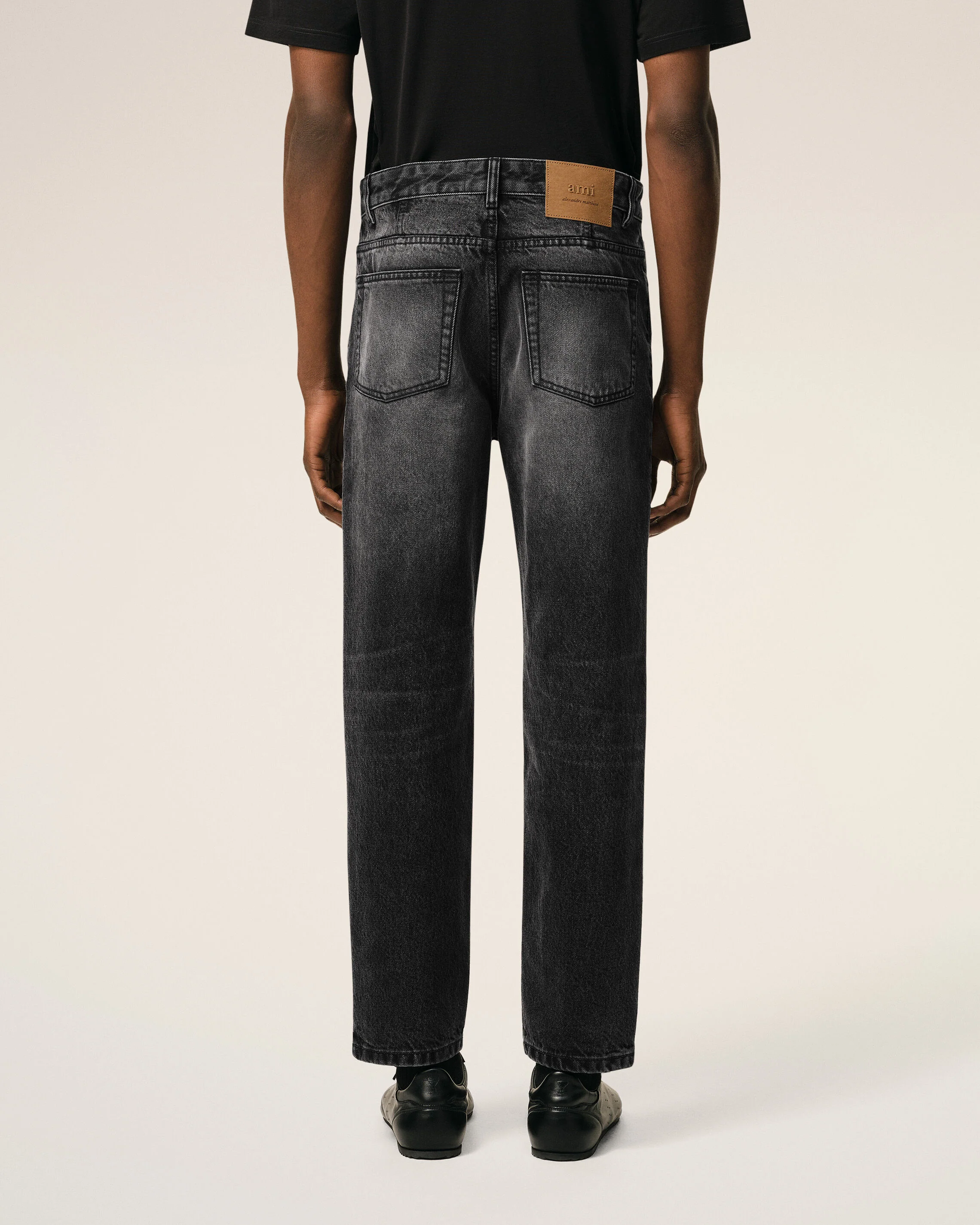 Jean Noir Coupe Tapered en Coton - Image 4