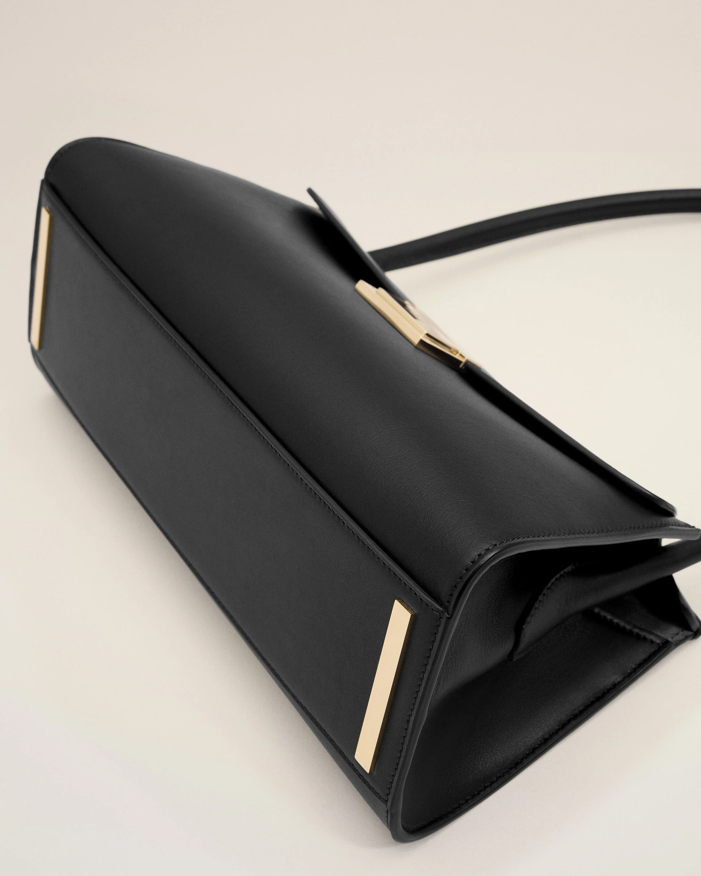Petit Sac Mimi Noir en Cuir De Veau - Image 12