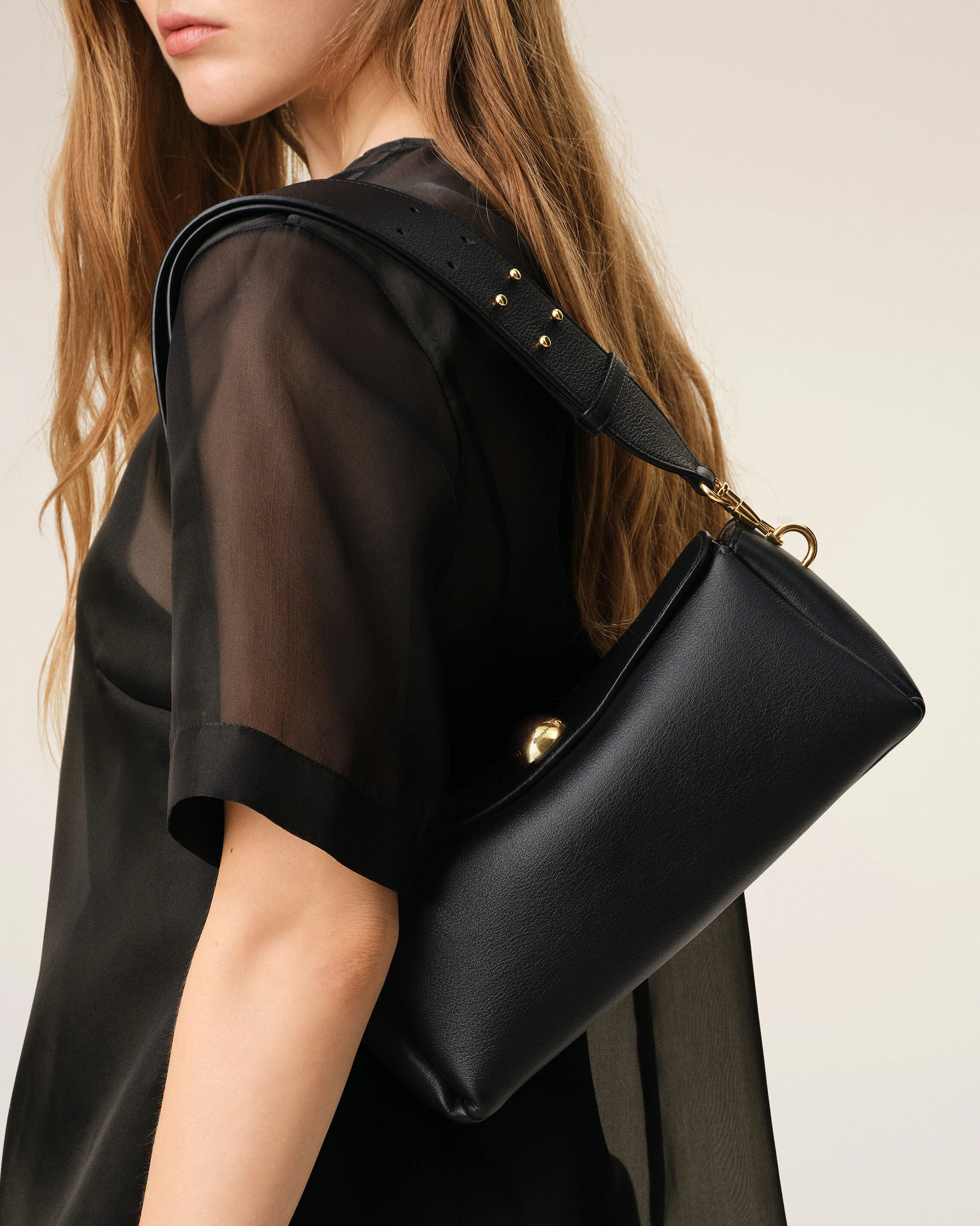 Sac Carrousel noir en cuir de veau - Image 10