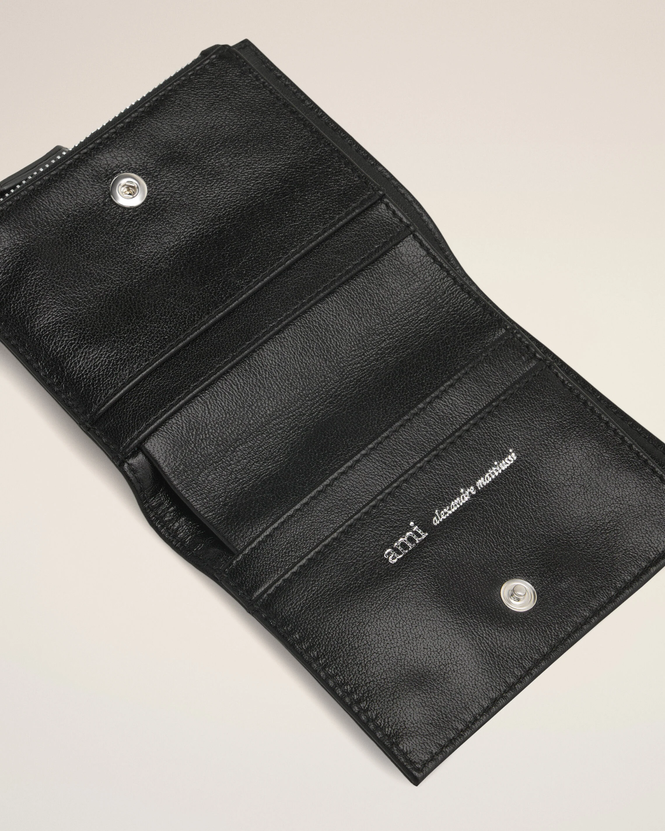 Portefeuille Voulez-Vous Noir Plié en Cuir De Vachette - Image 6