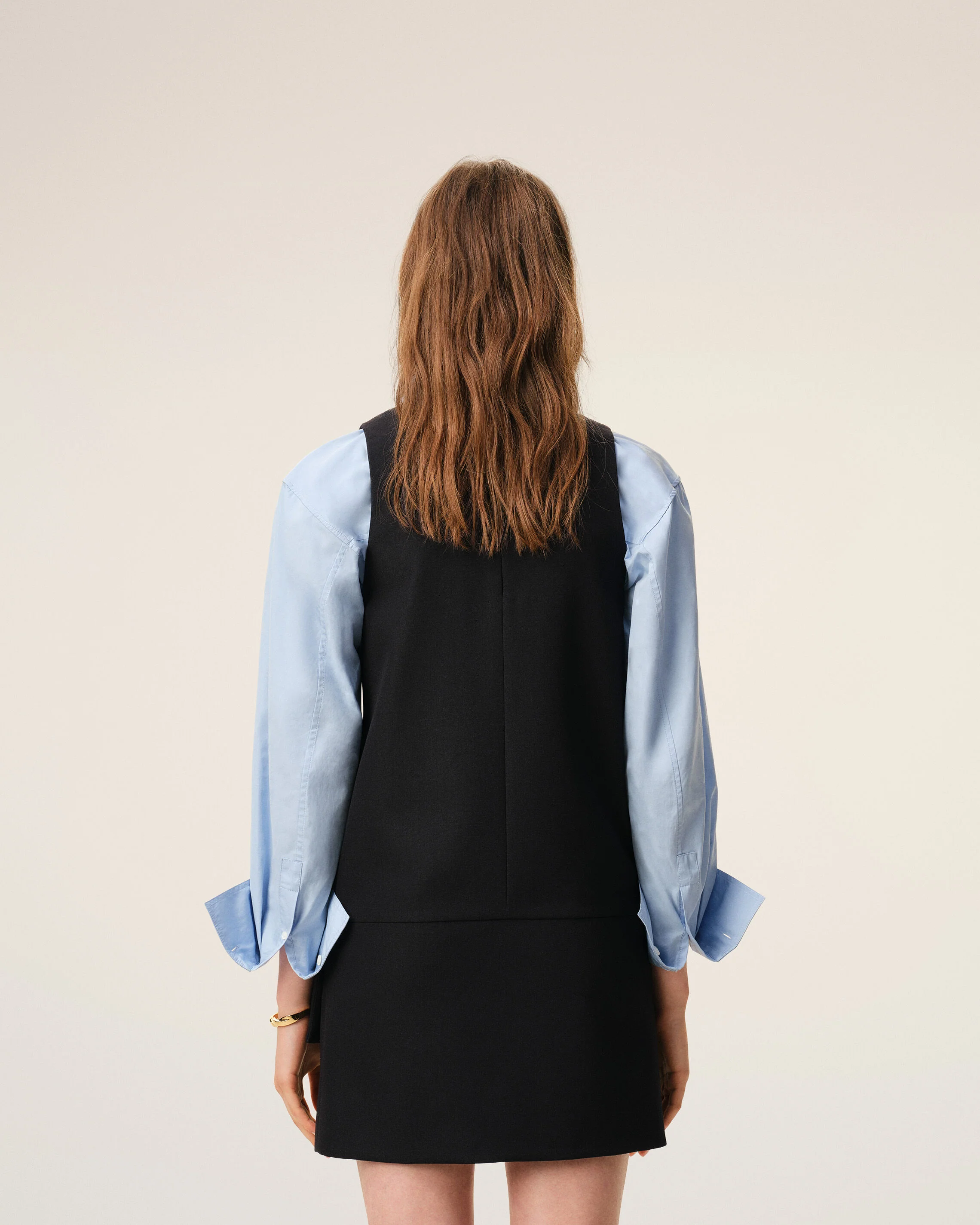 Robe Mini Noire Ceinturée en Laine Vierge - Image 5