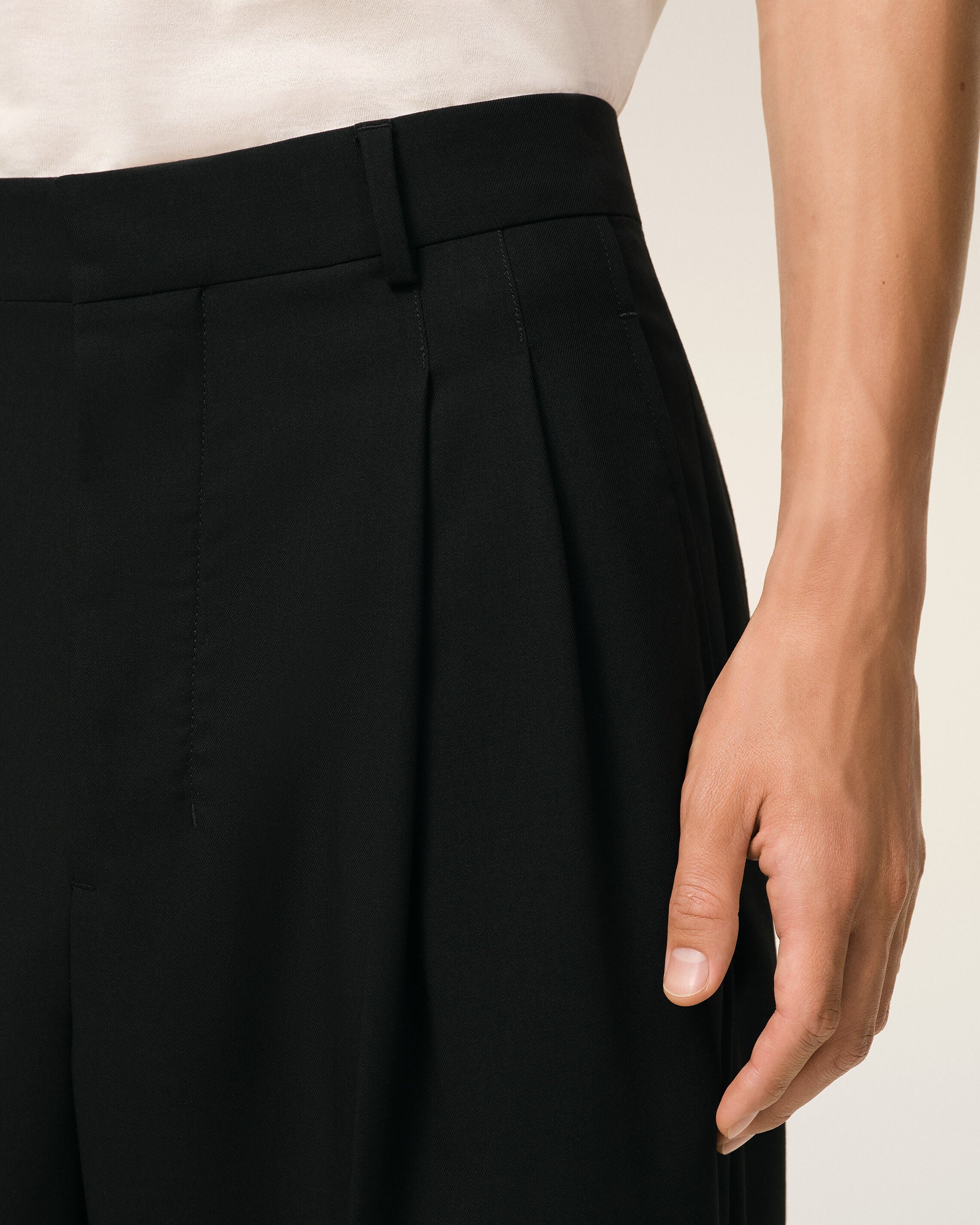 Pantalon Large Noir Taille Basse en Laine Vierge - Image 5