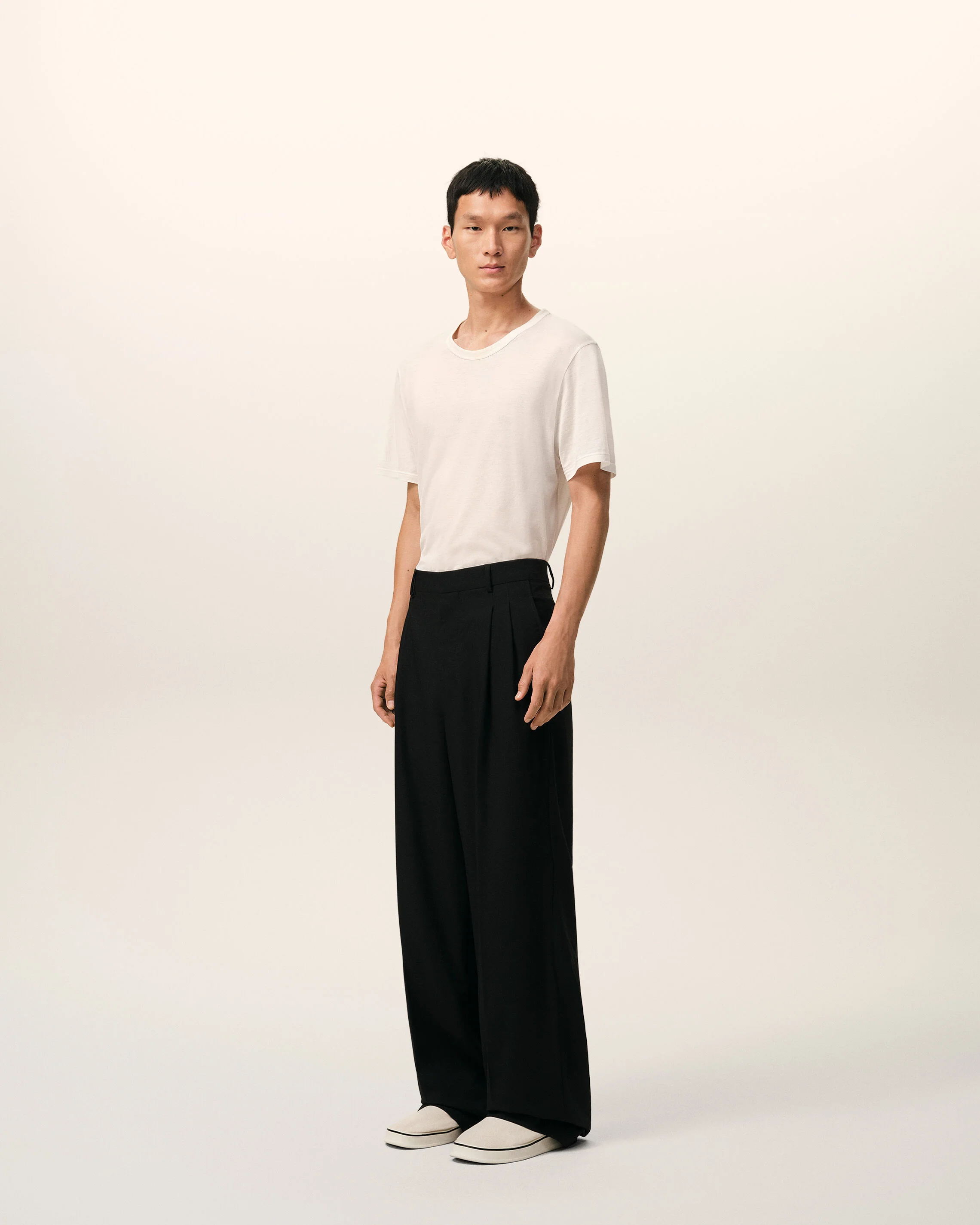 Pantalon Large Noir Taille Basse en Laine Vierge - Image 6