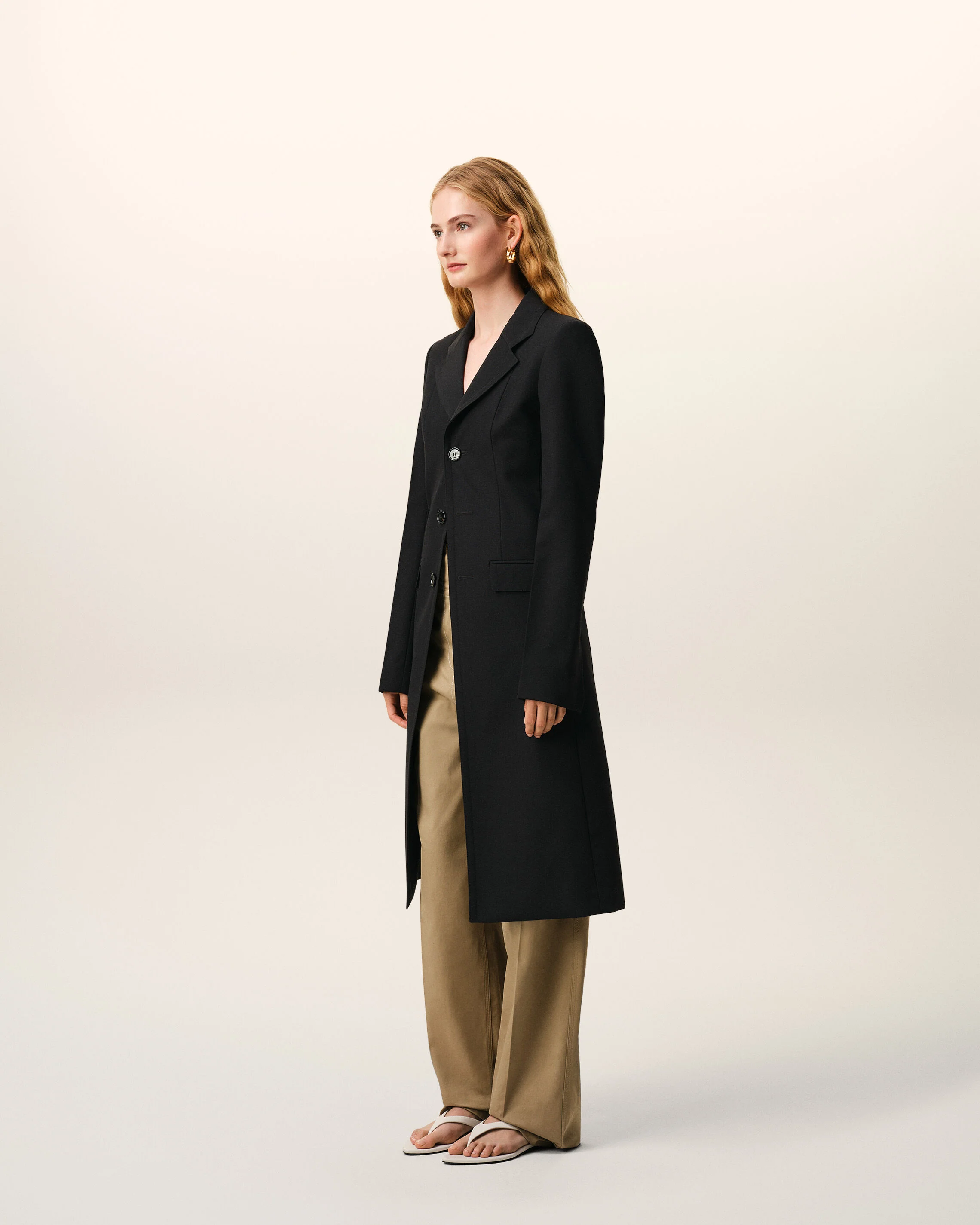 Manteau Noir Ajusté Simple Boutonnage en Laine Vierge - Image 6