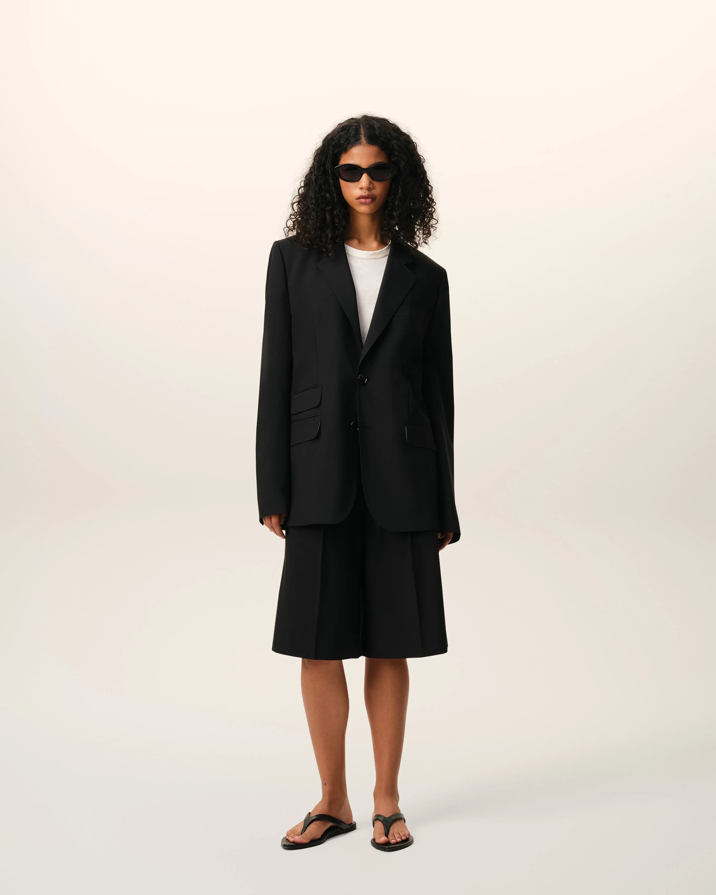 Veste Boxy Simple Boutonnage Noire en Laine Vierge - Image 2