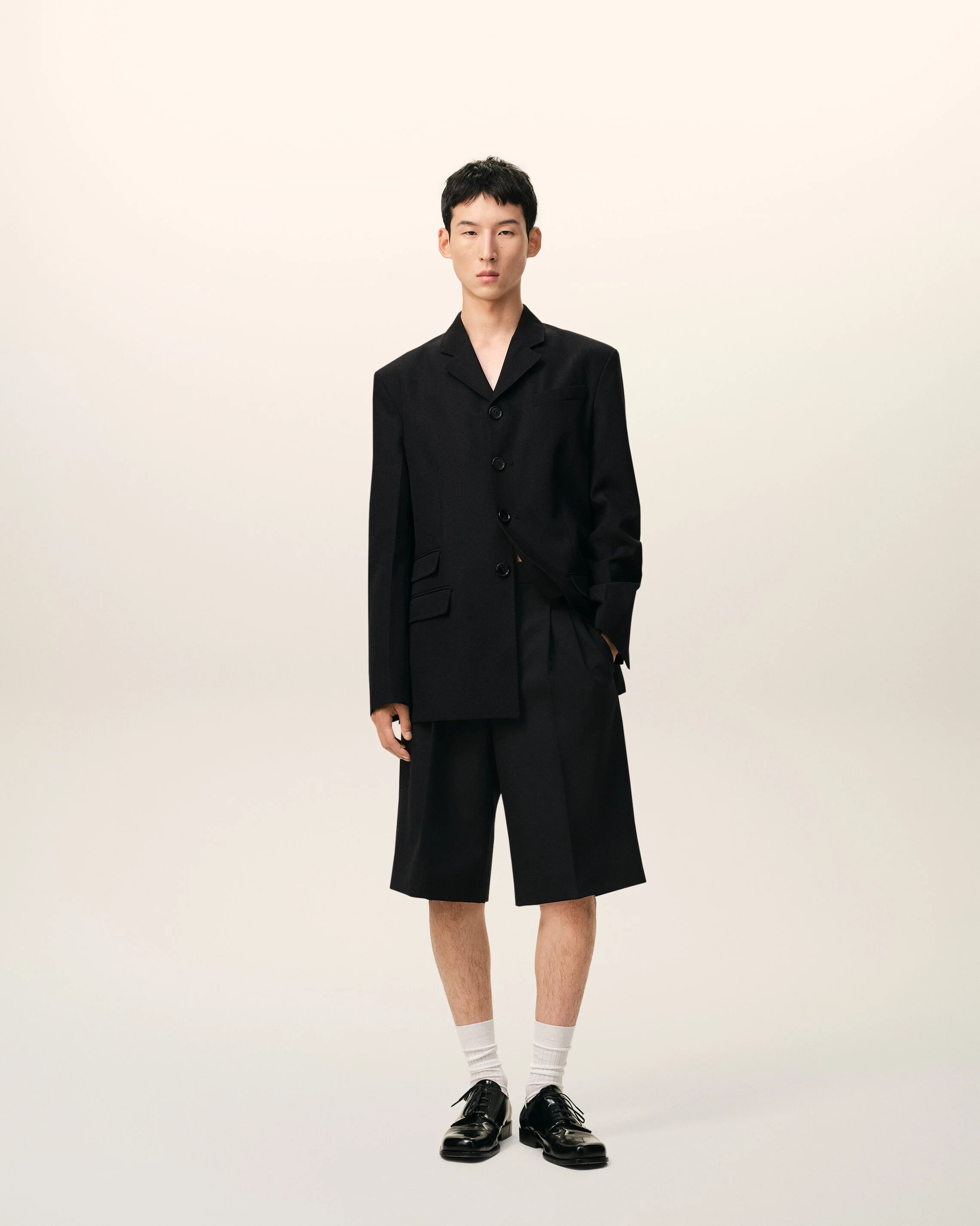 Veste Droite Simple Boutonnage Noire en Laine Vierge - Image 2