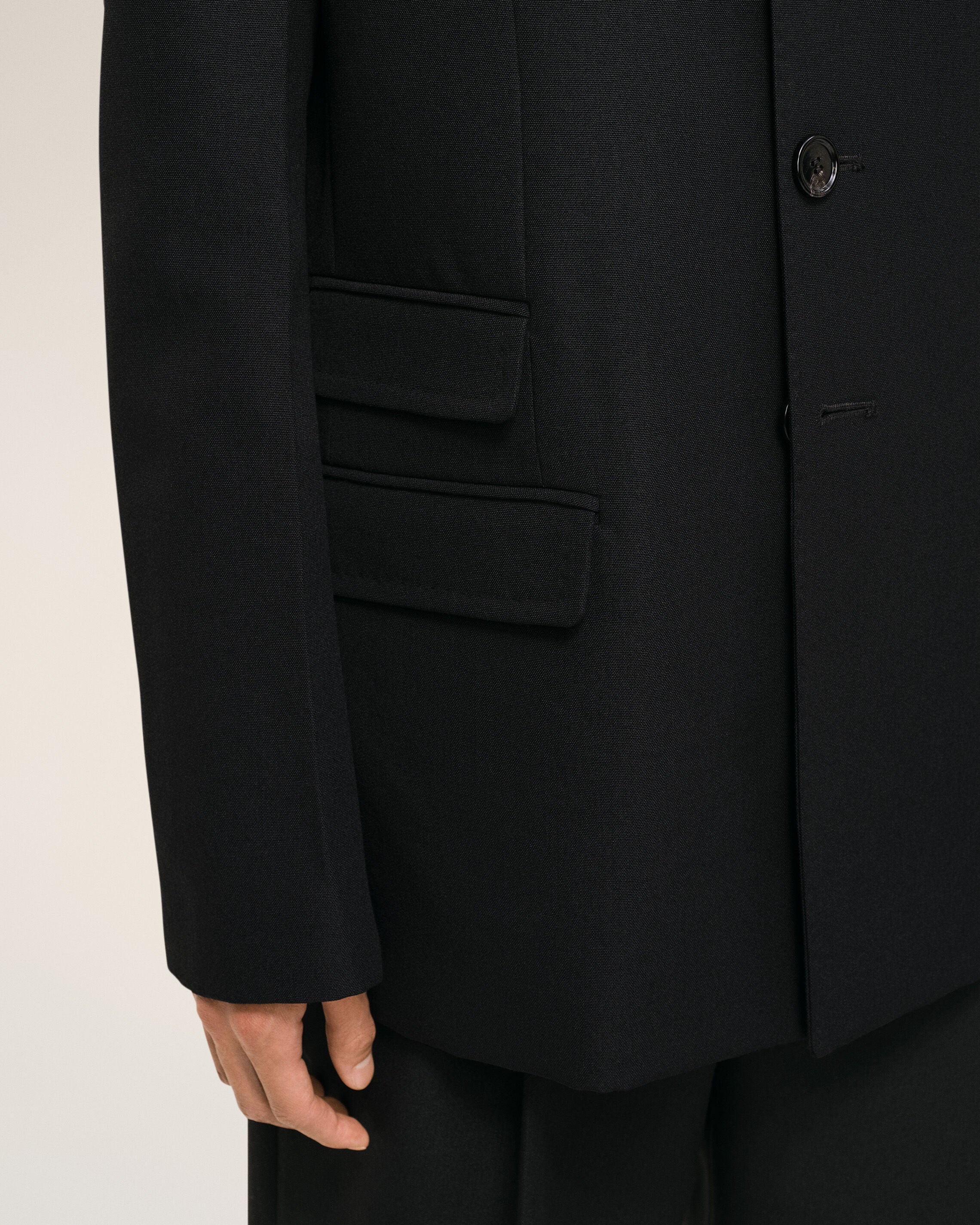 Veste Droite Simple Boutonnage Noire en Laine Vierge - Image 4