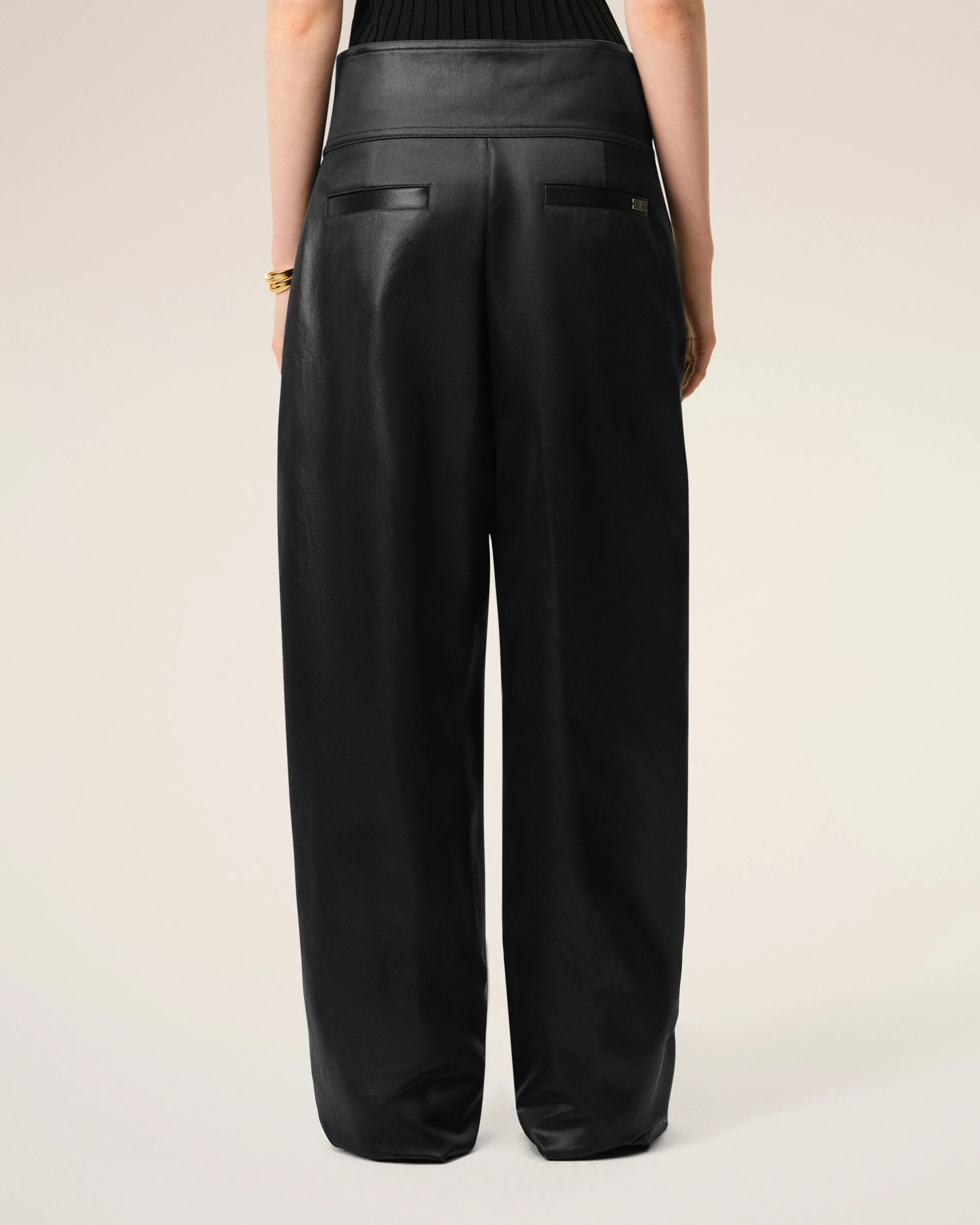Pantalon Noir Avec Ceinture A Boucle en Satin - Image 4