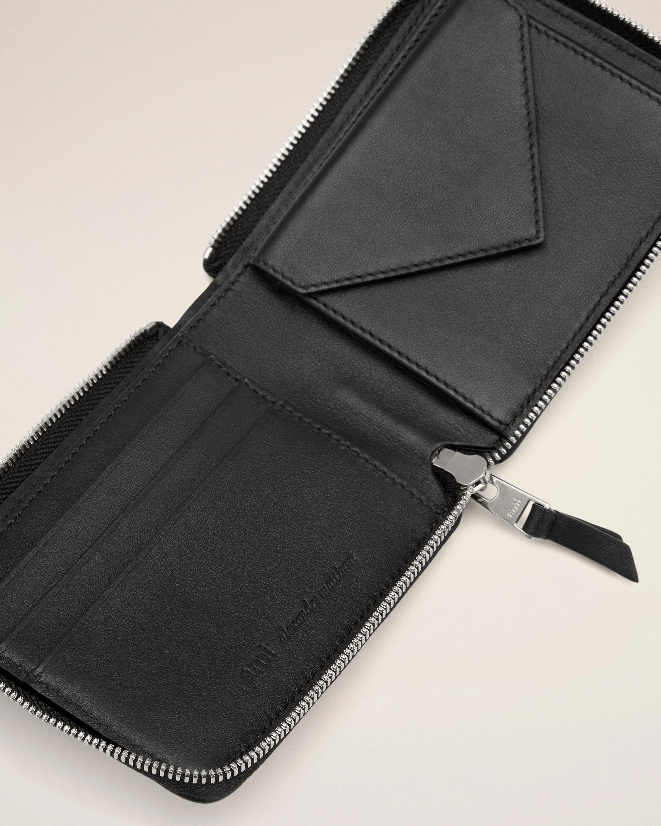 Portefeuille Compact Ami De Coeur Noir en Cuir De Vachette - Image 6