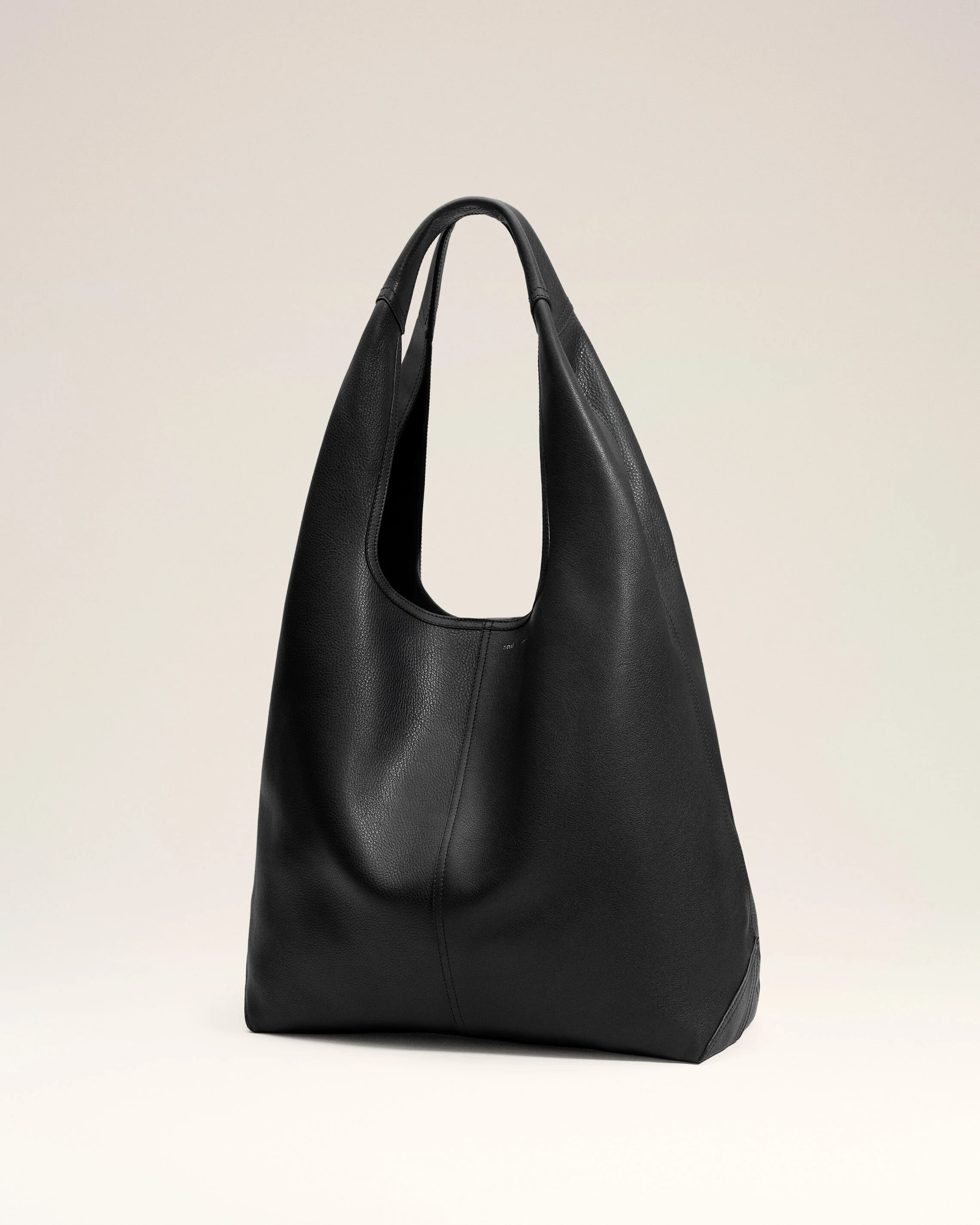 Sac Hobo Etienne Noir en Cuir De Taurillon - Image 10