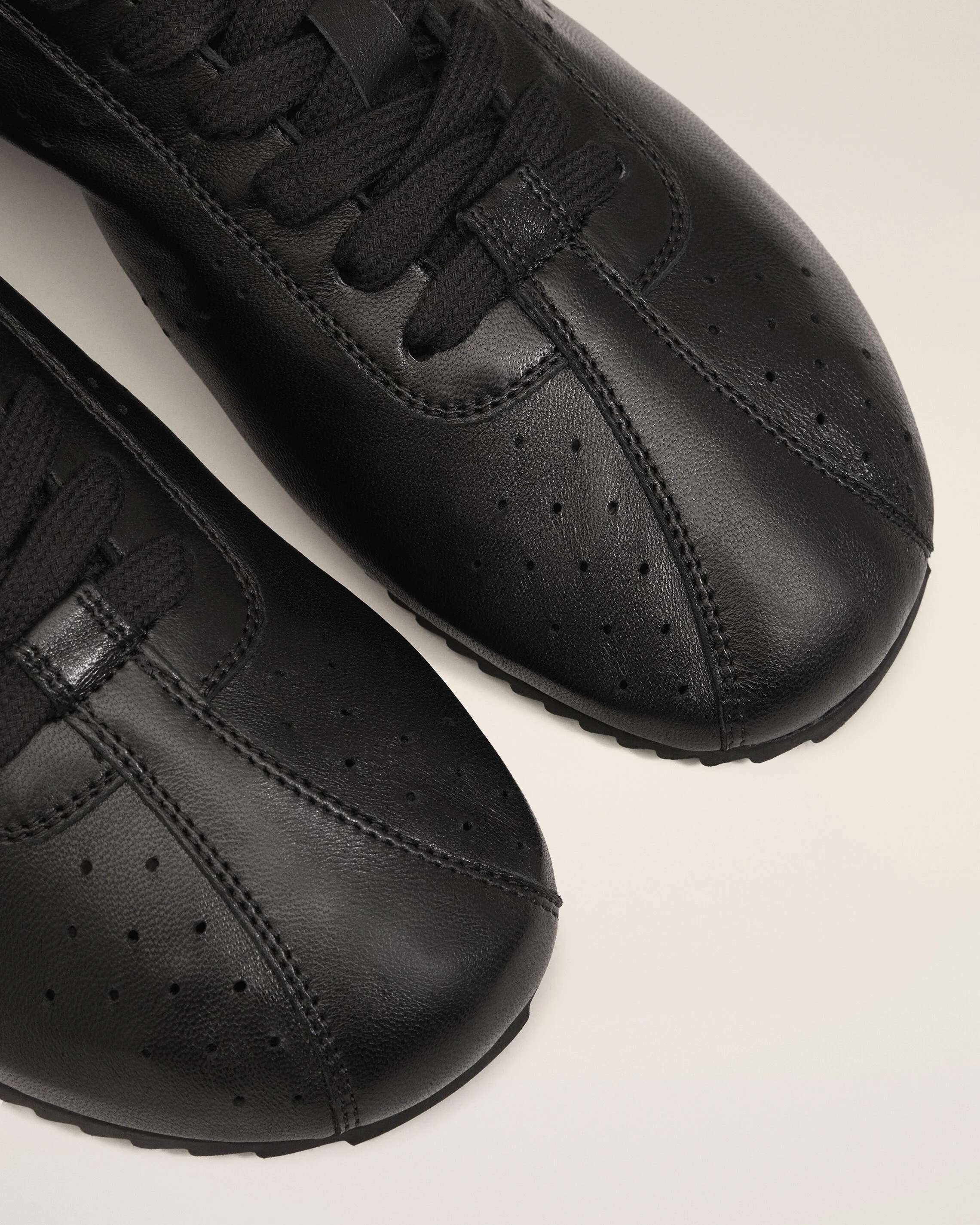 Sneakers Soft Noires en Cuir De Veau - Image 11