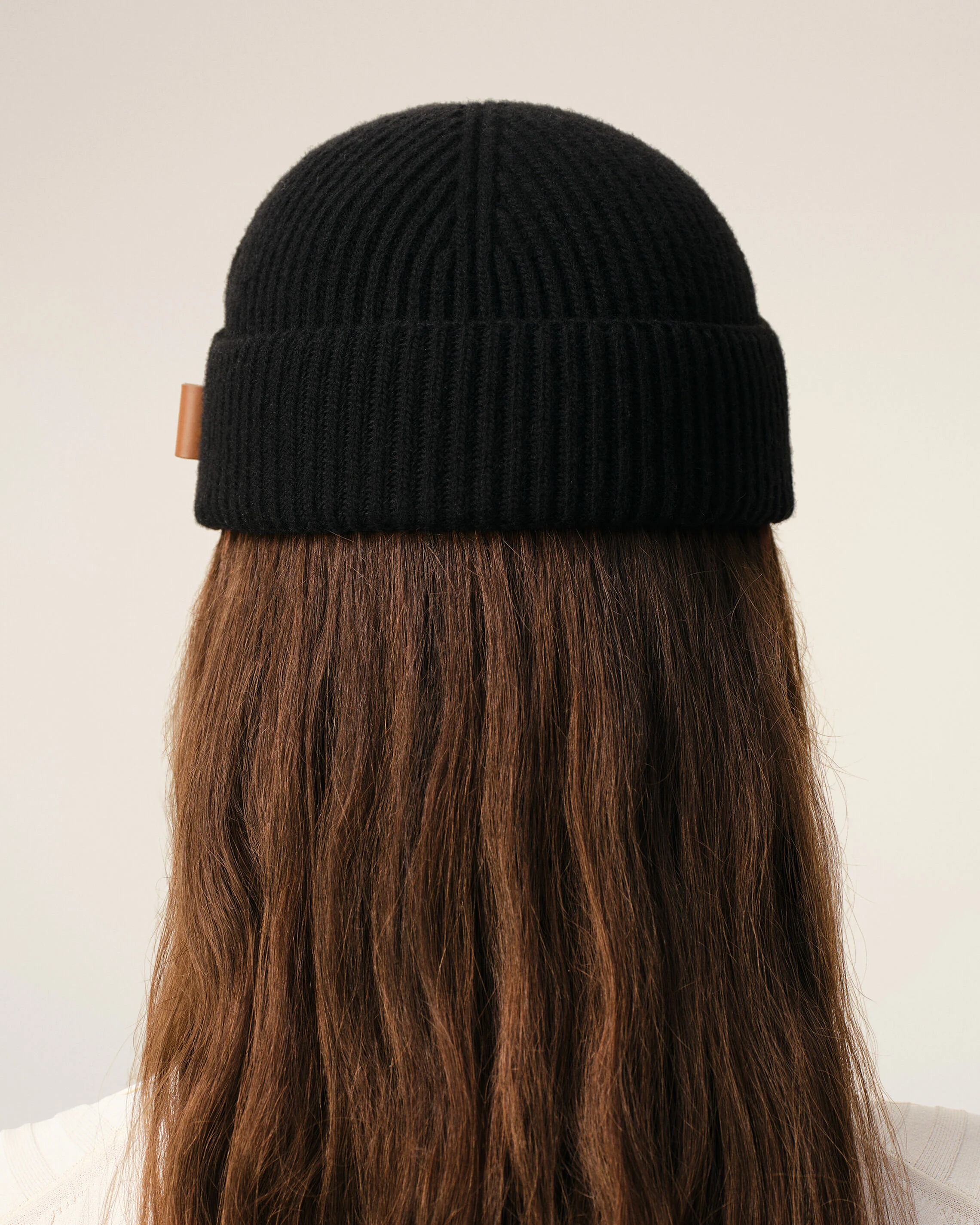 Bonnet Noir Etiquette Cuir Ami en Laine - Image 12