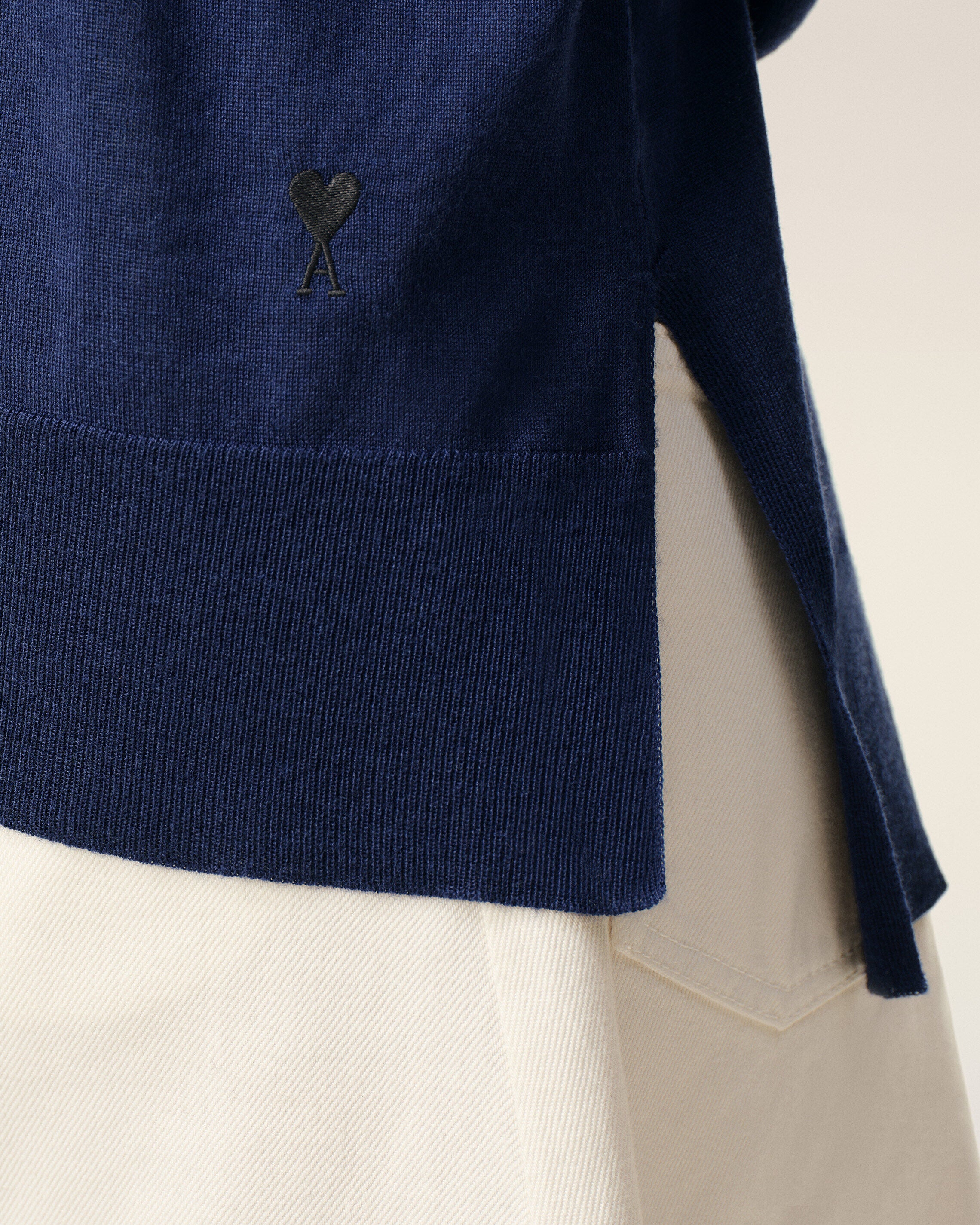 Pull Bleu Col Rond Ami De Coeur en Laine Fine - Image 10