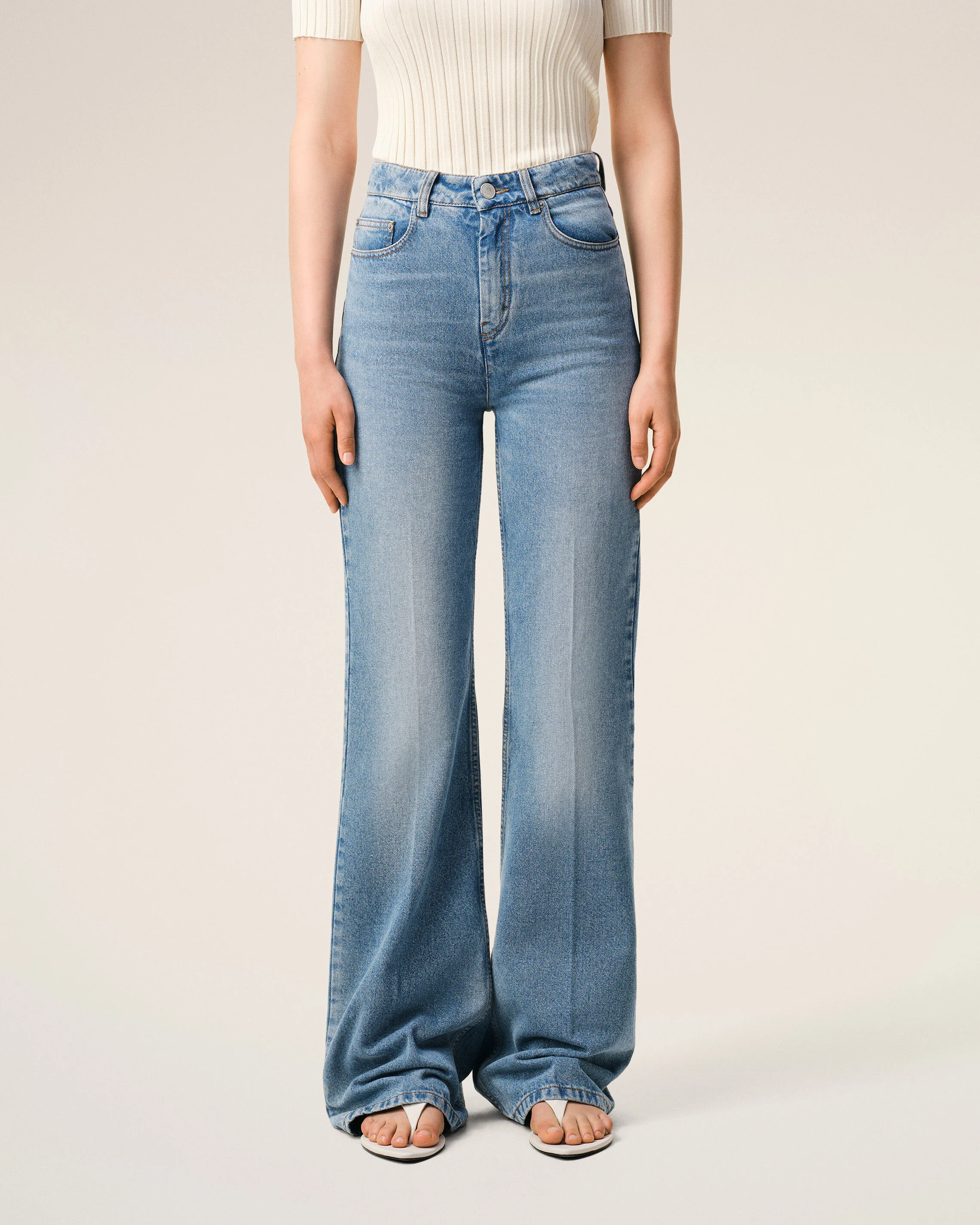 Jean bleu coupe flare en coton - Image 3