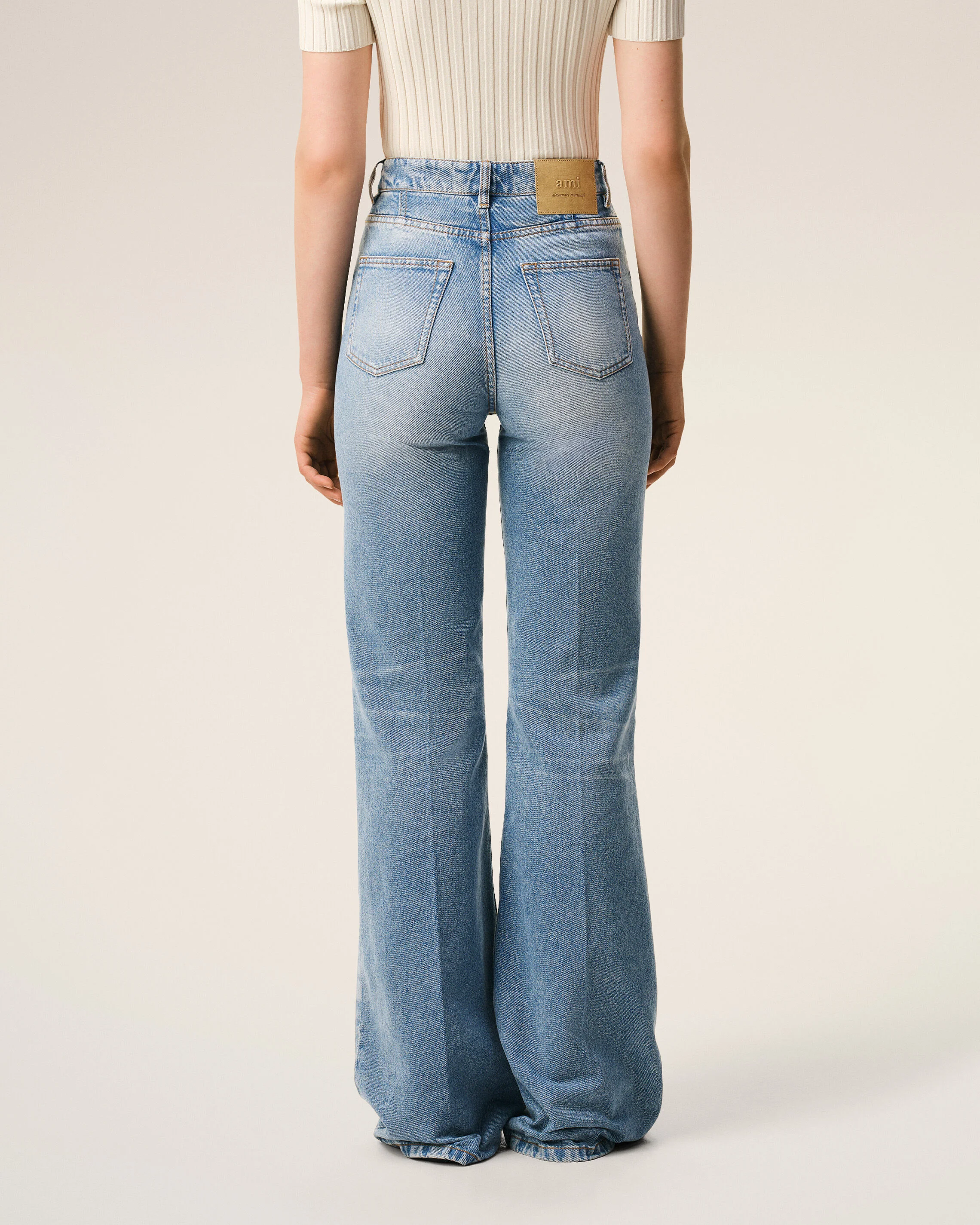 Jean bleu coupe flare en coton - Image 4