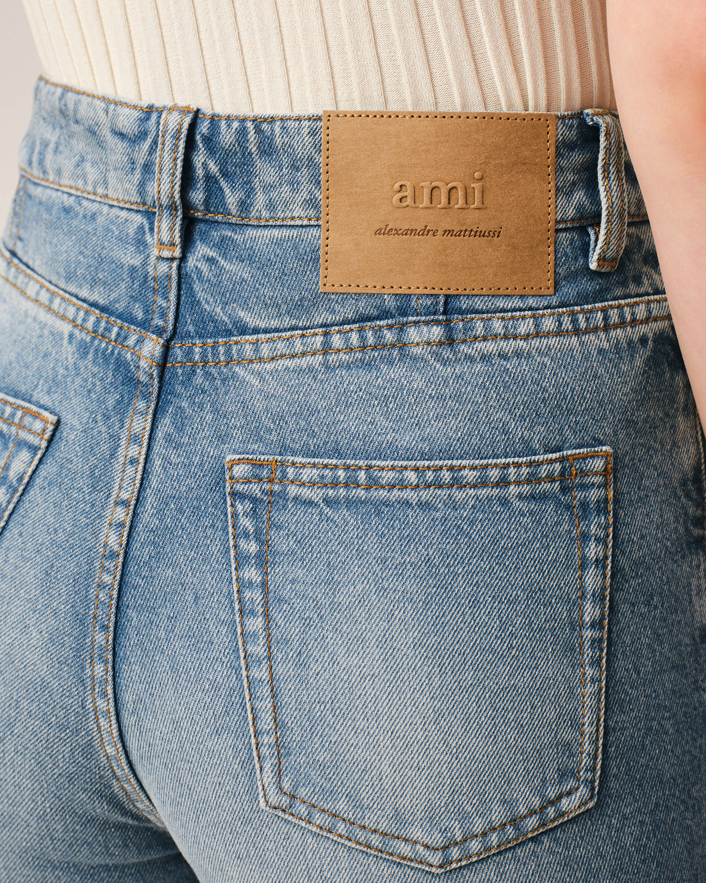 Jean bleu coupe flare en coton - Image 5