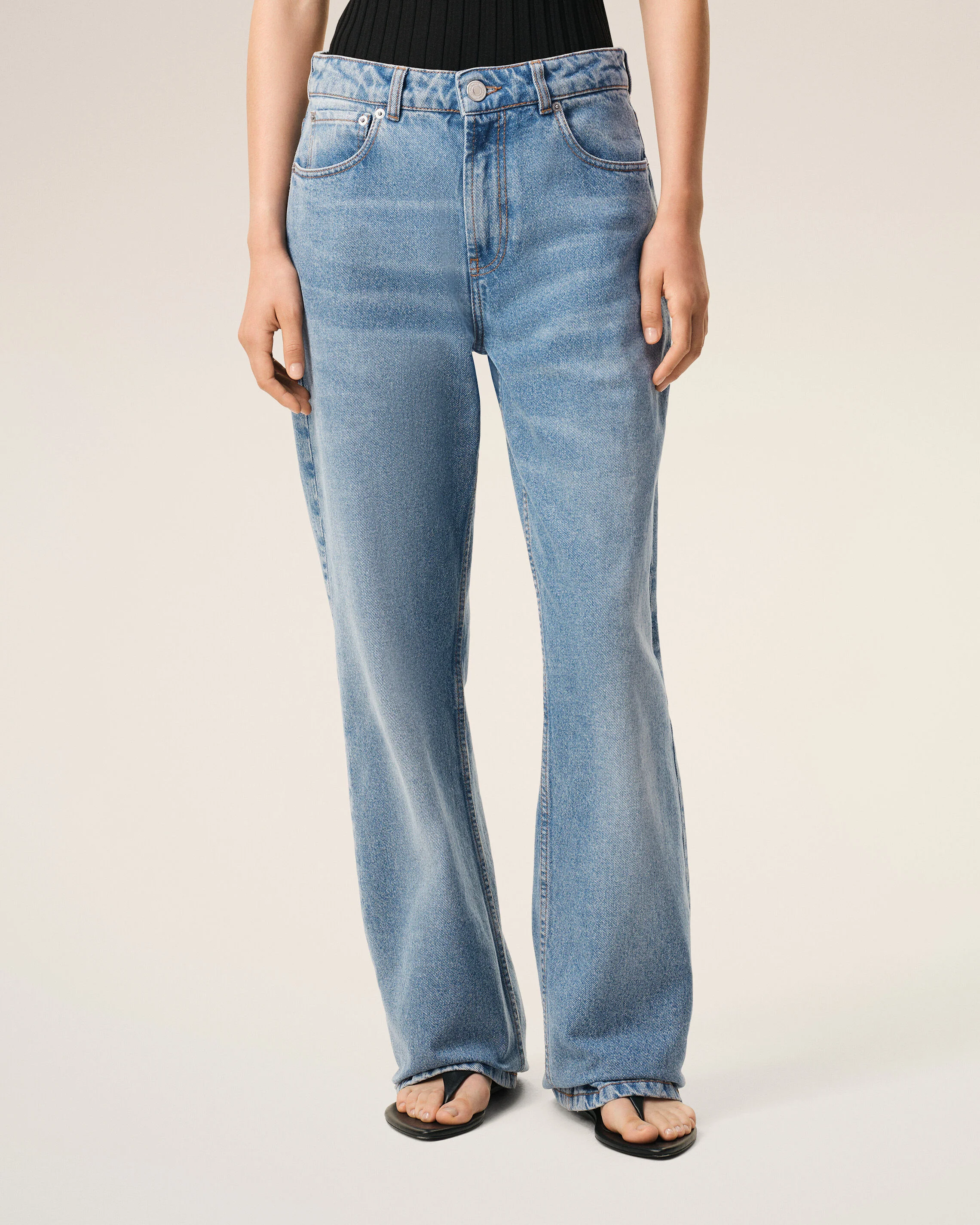 Jean bleu coupe large en coton - Image 3
