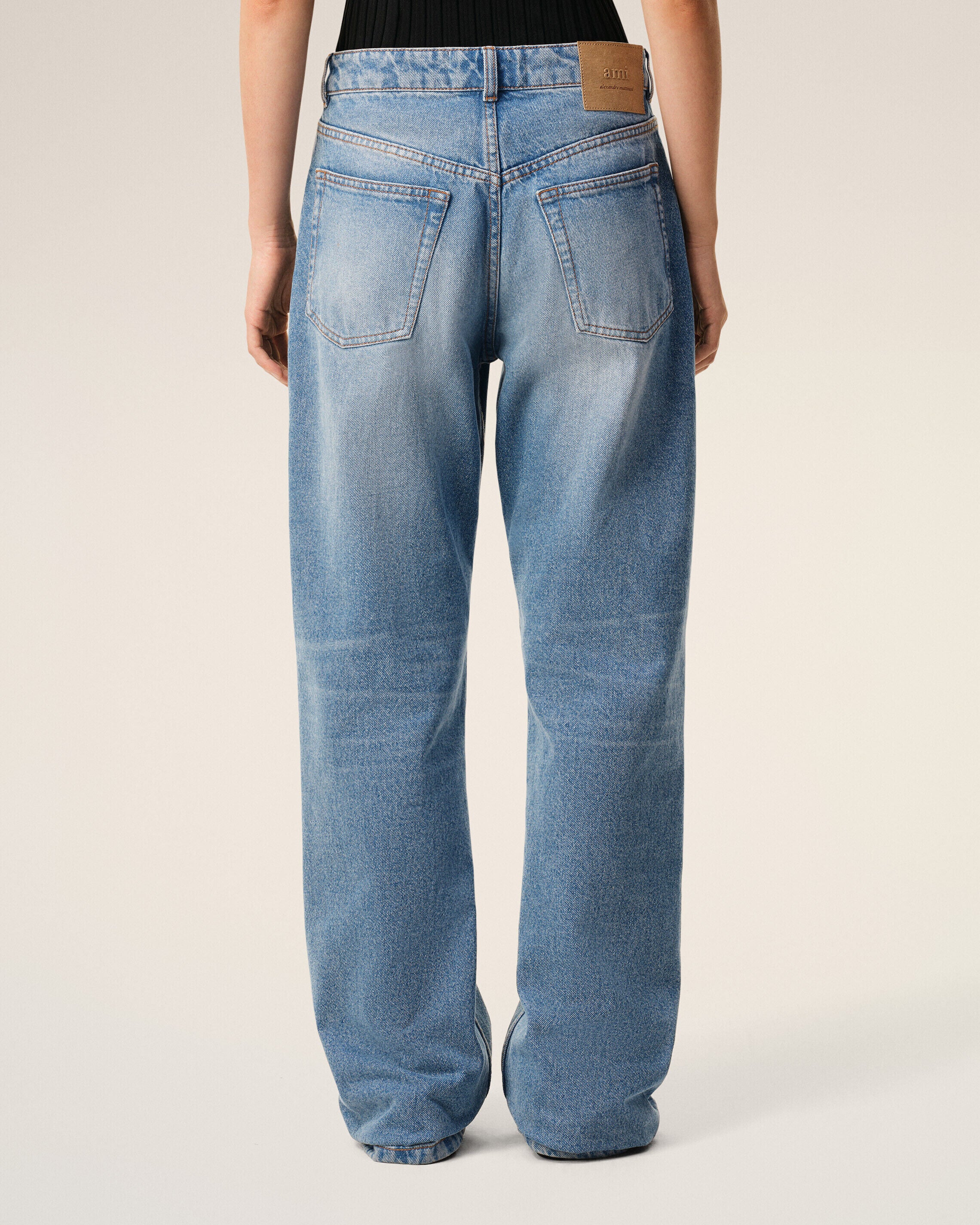 Jean bleu coupe large en coton - Image 4