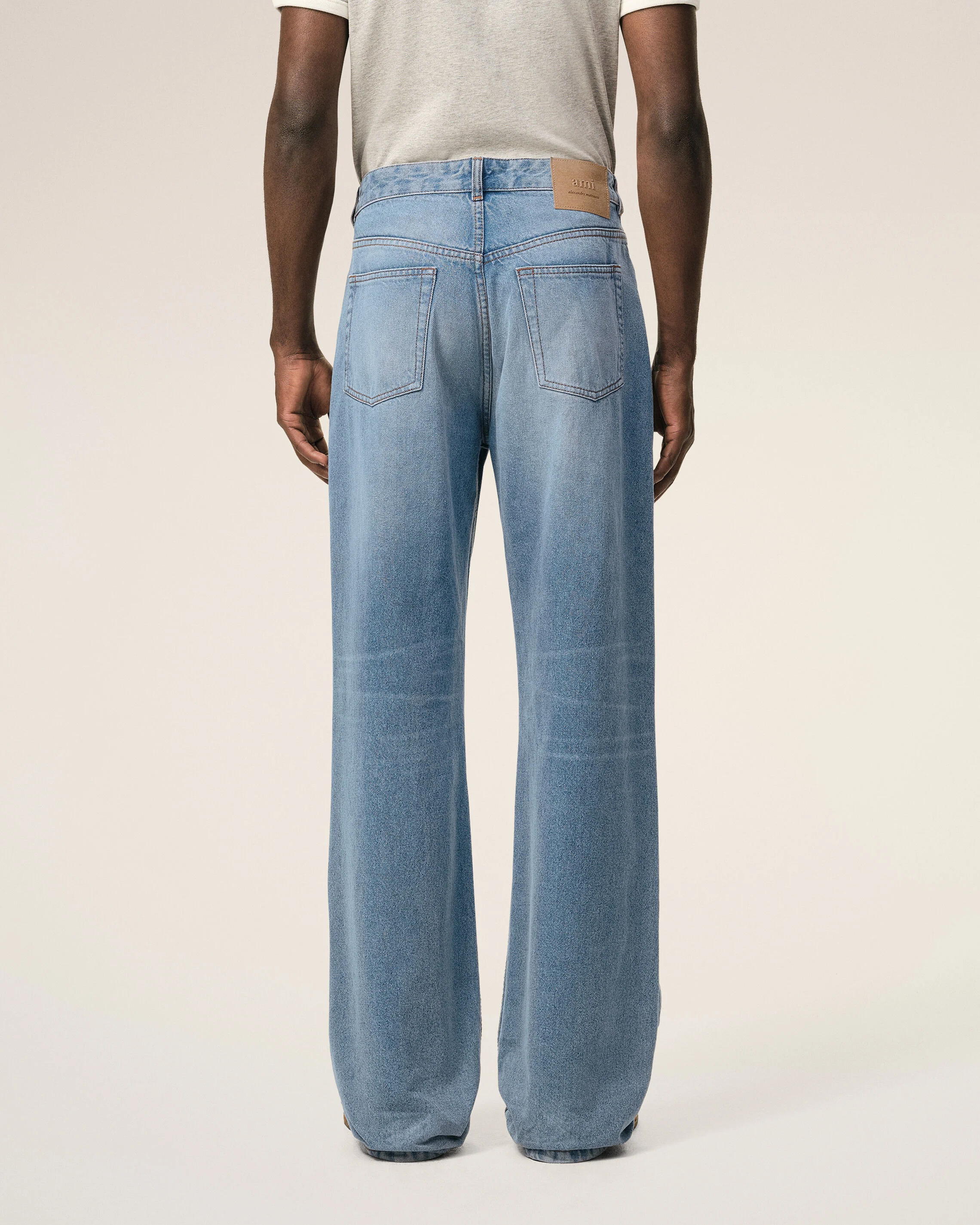Jean bleu coupe large en coton - Image 4