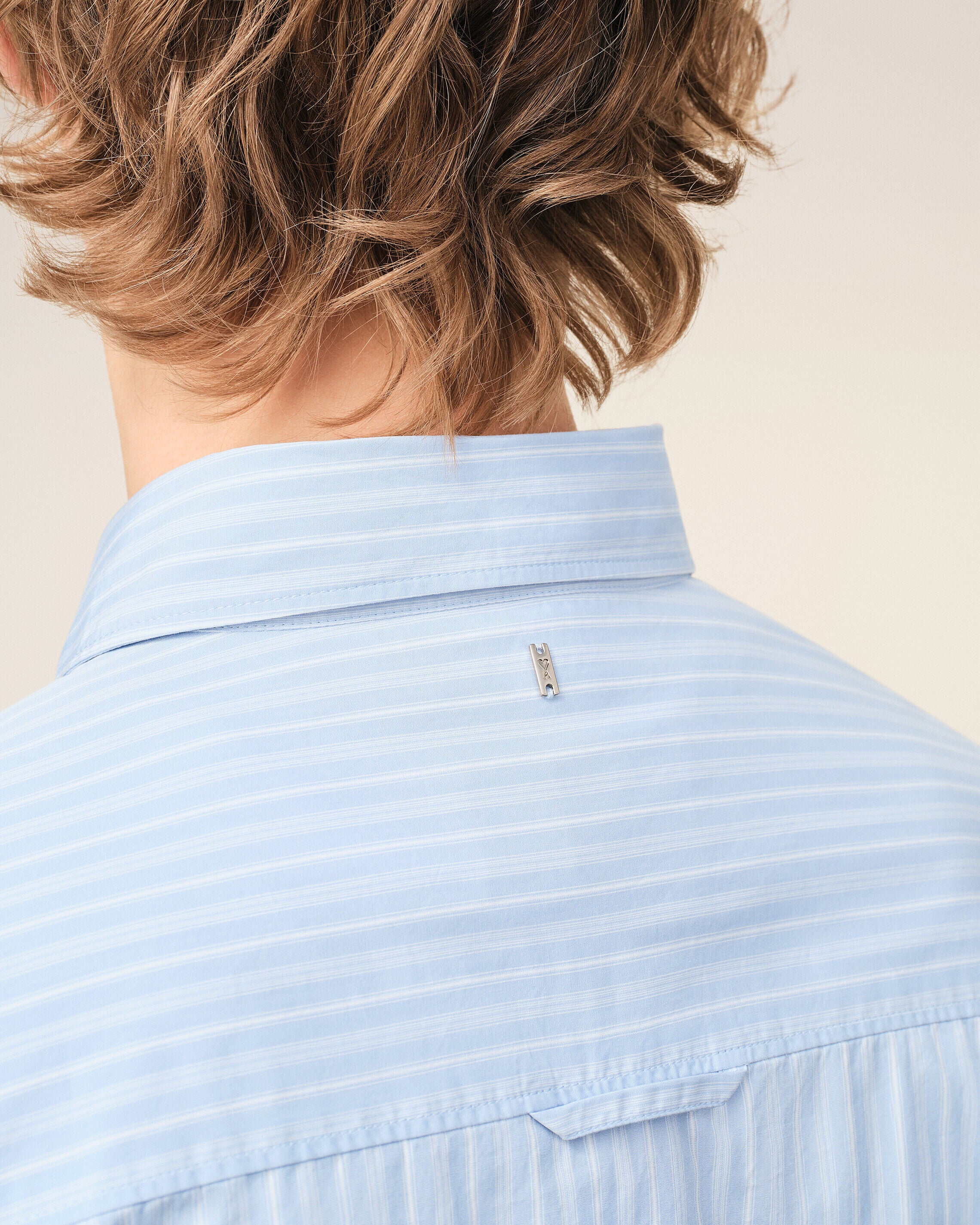 Chemise Jabot Bleue Ajustée Manches Longues en Coton - Image 4
