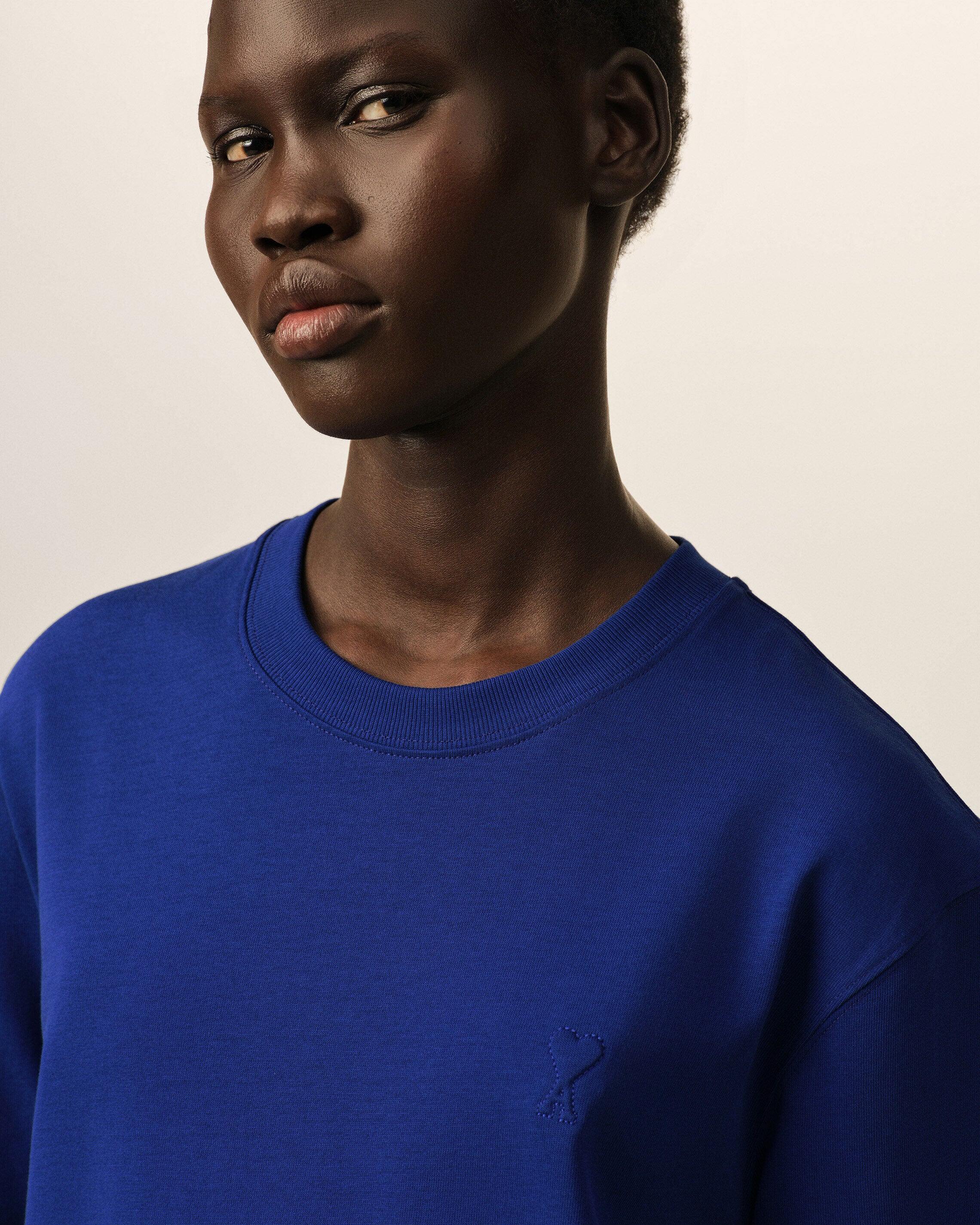 T-shirt bleu en coton Ami de Coeur embossé - Image 10