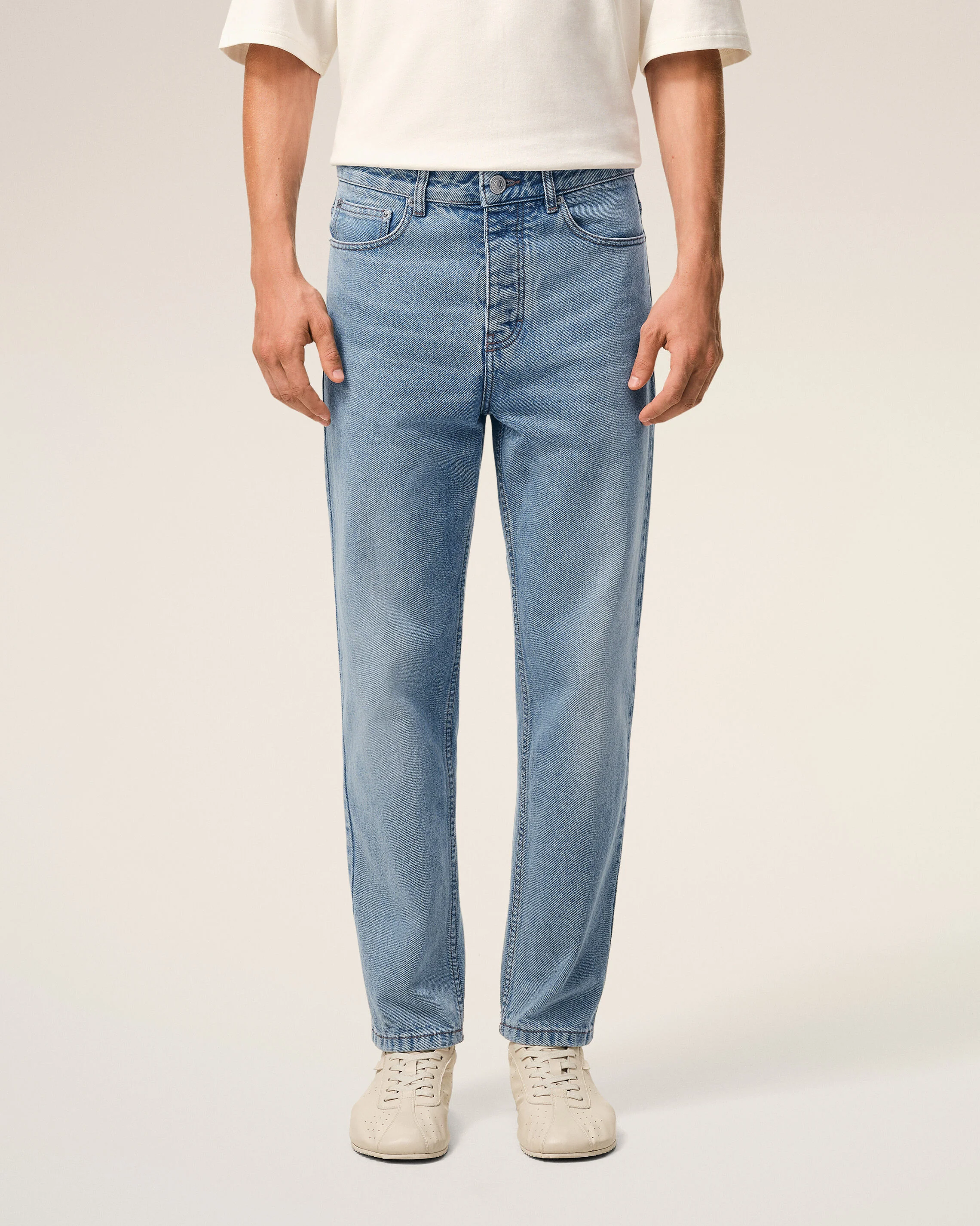 Jean bleu coupe tapered en coton - Image 3