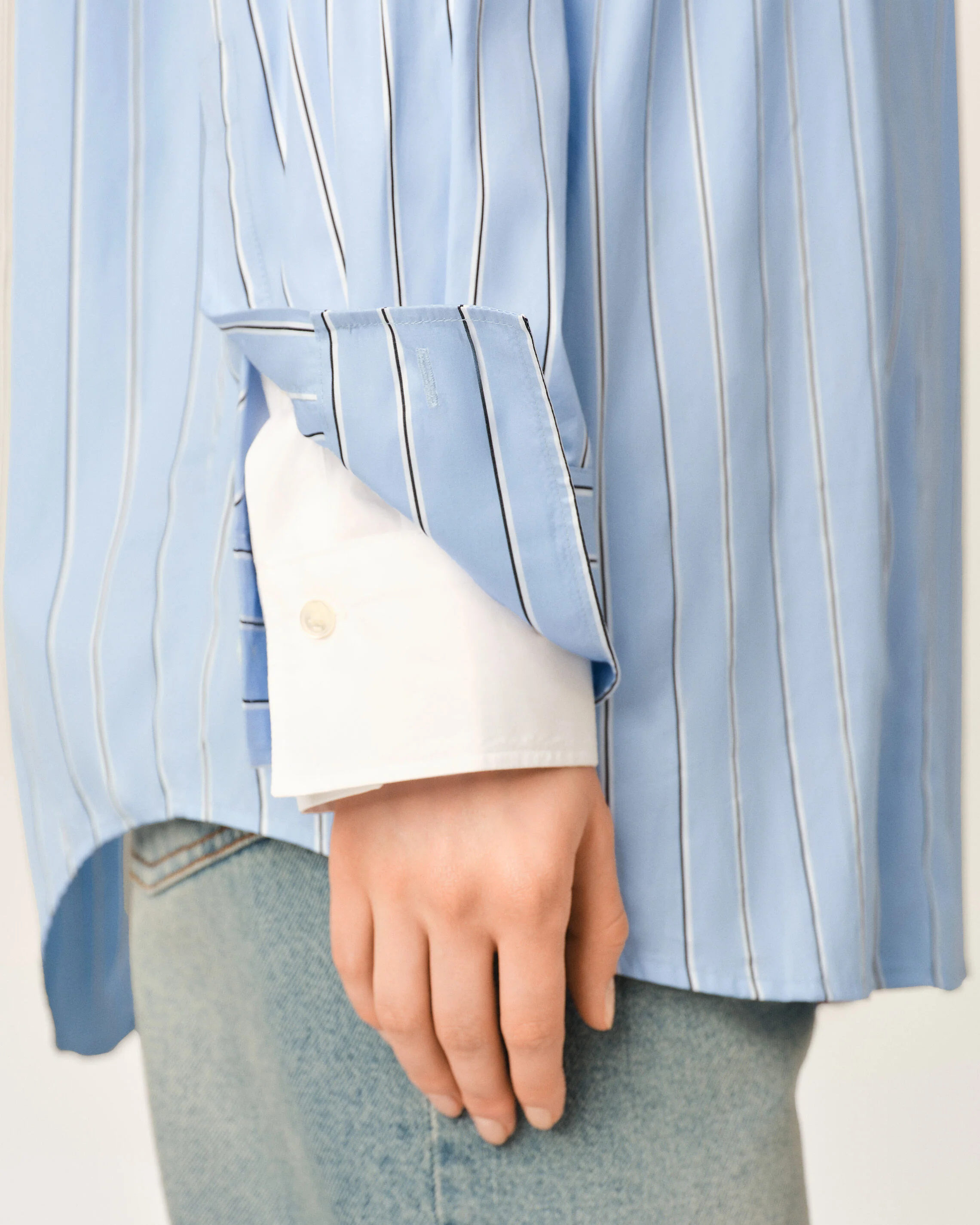 Chemise large rayée bleue en coton col amovible - Image 10