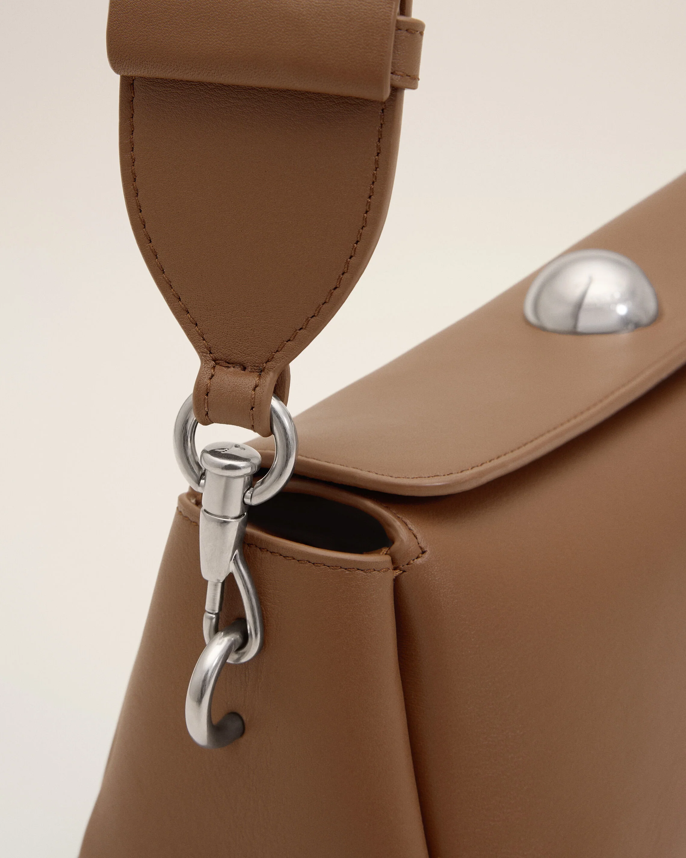 Sac Carrousel marron en cuir de veau - Image 6