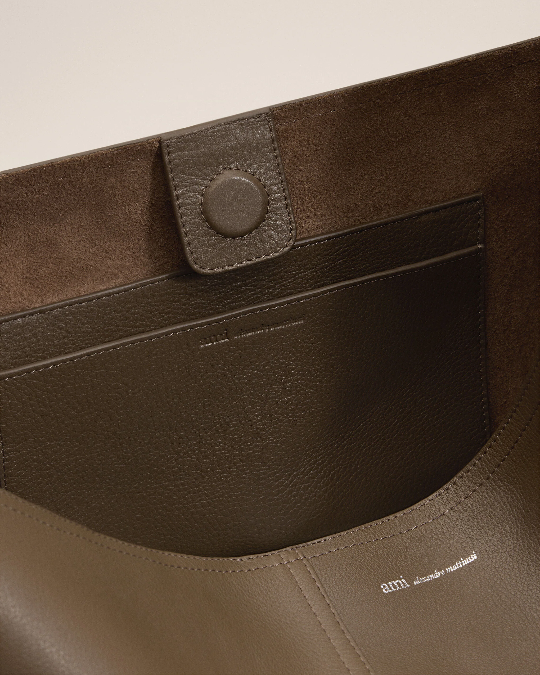 Sac crossbody Etienne marron en cuir de taurillon - Image 12