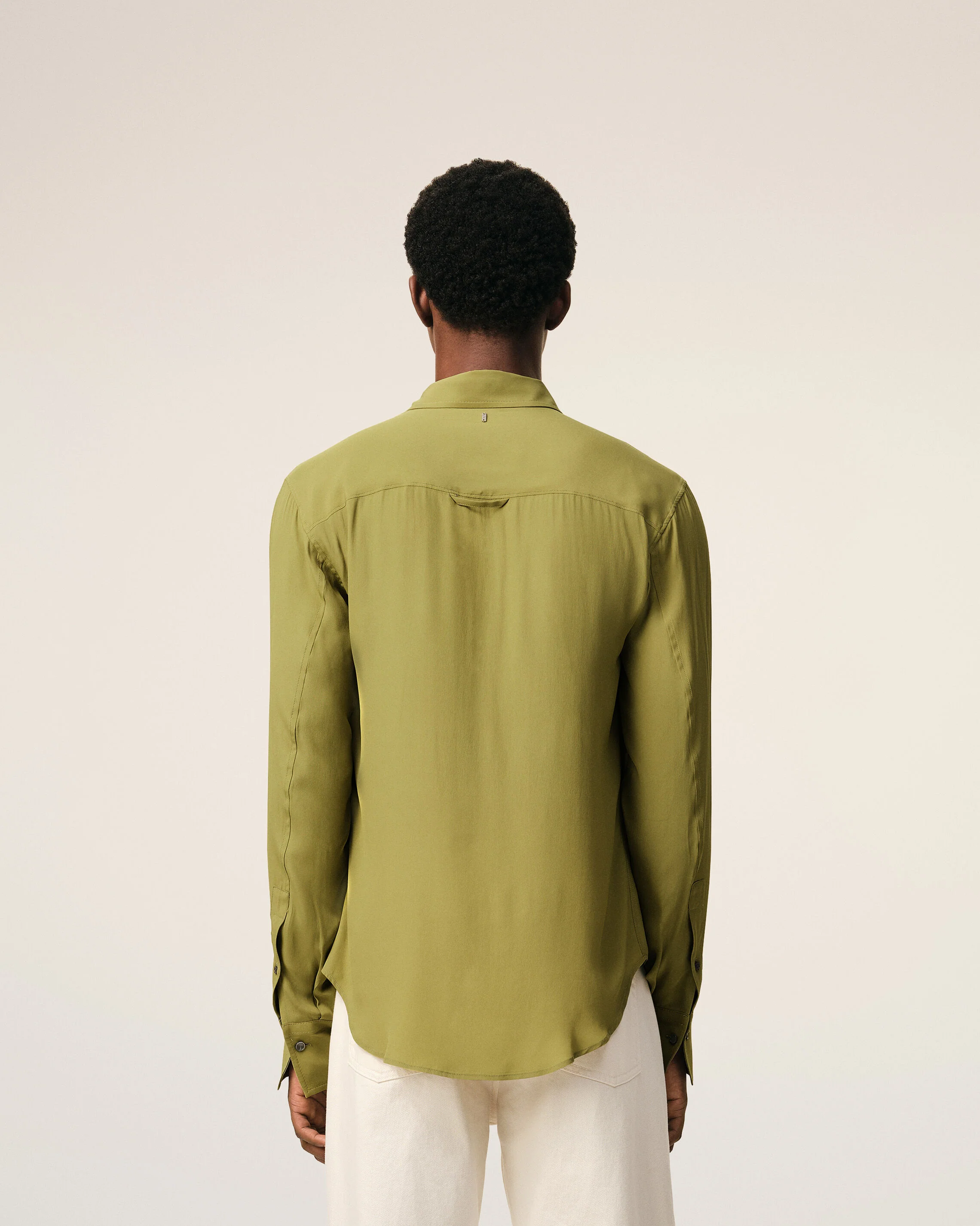 Chemise Ajustée Verte Col En Pointe en Soie Mélangée - Image 5