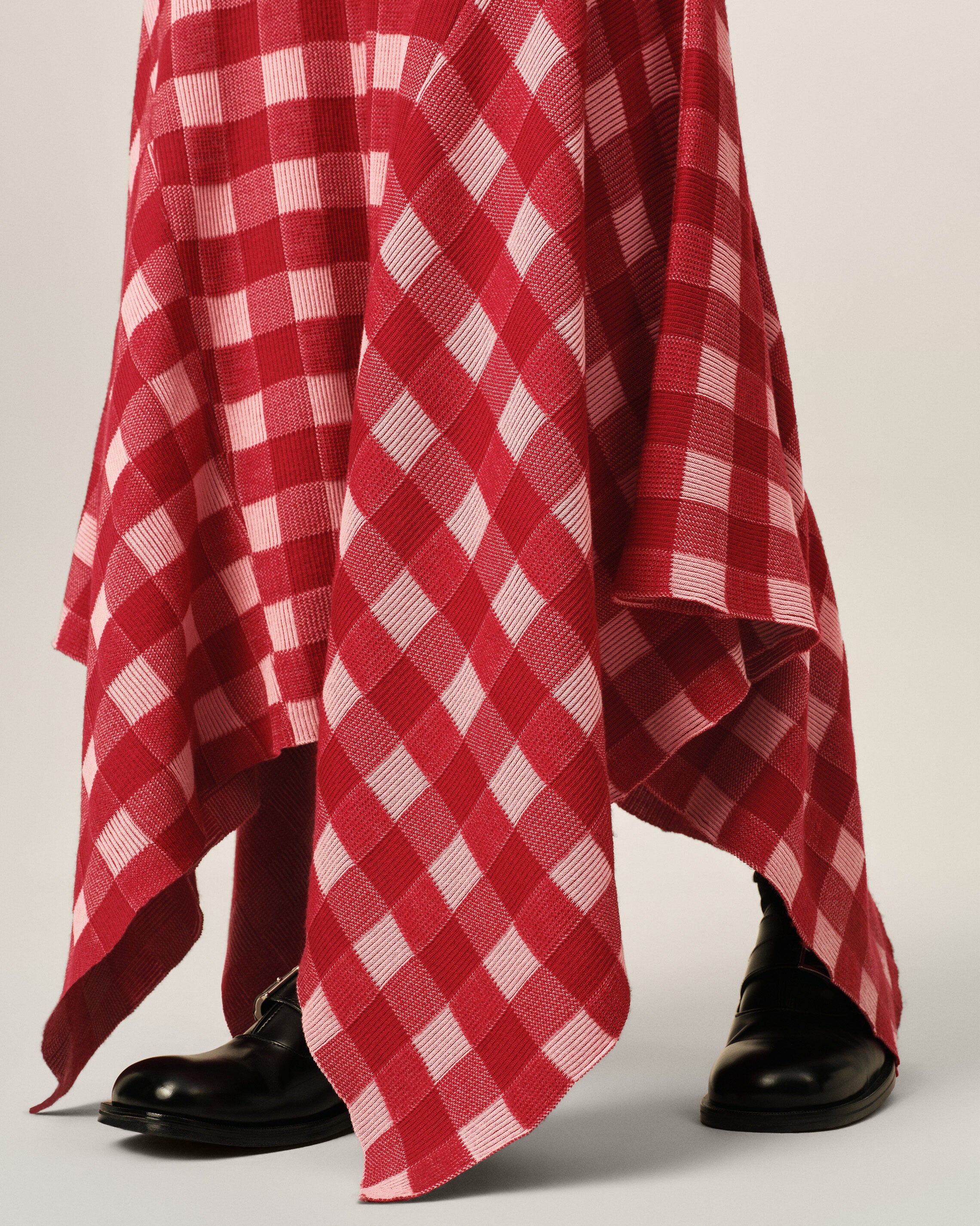 Robe longue Ă godets Ă carreaux rose en laine et coton - Image 4