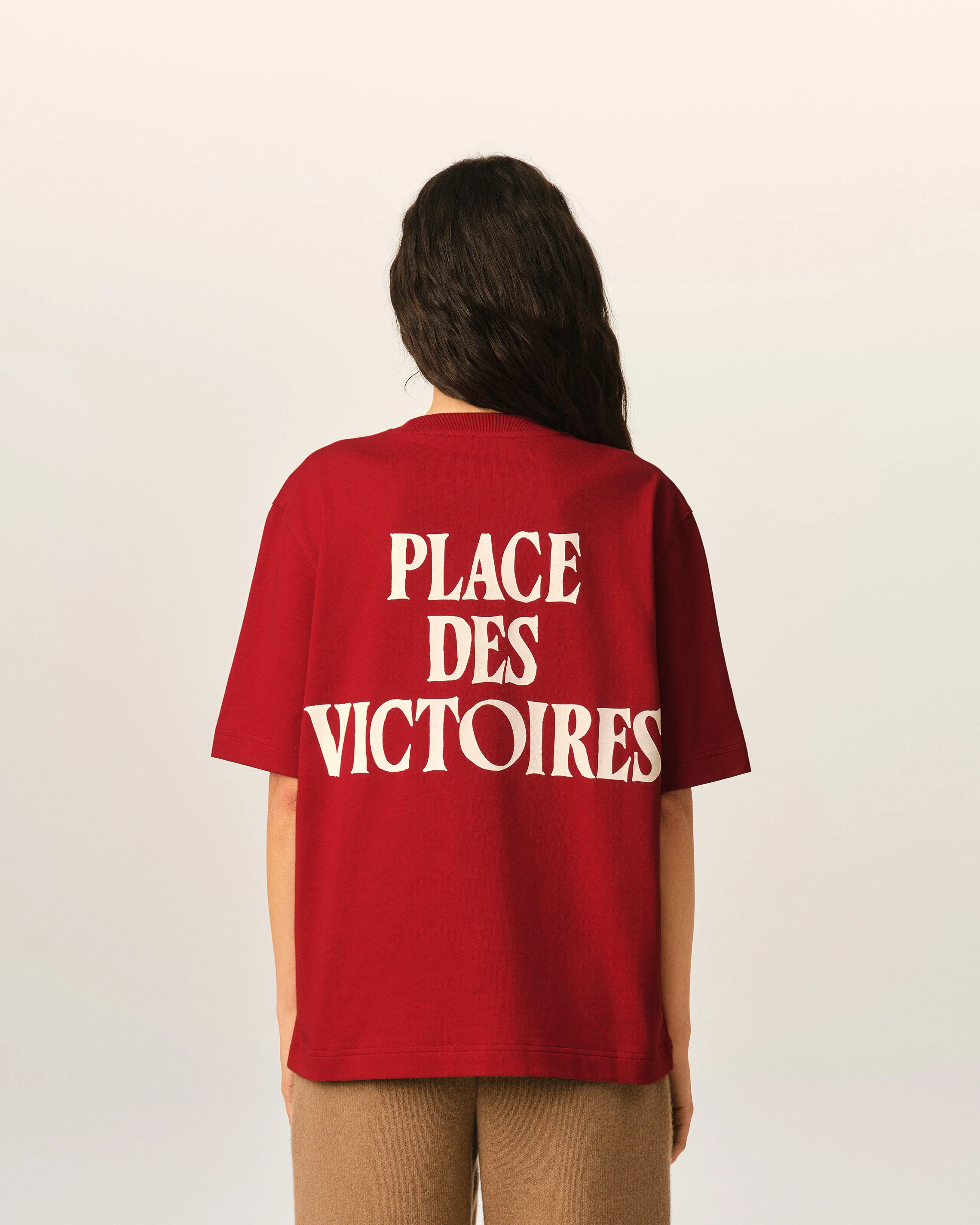 T-shirt rouge imprimé en coton "Place des Victoires" - Image 13