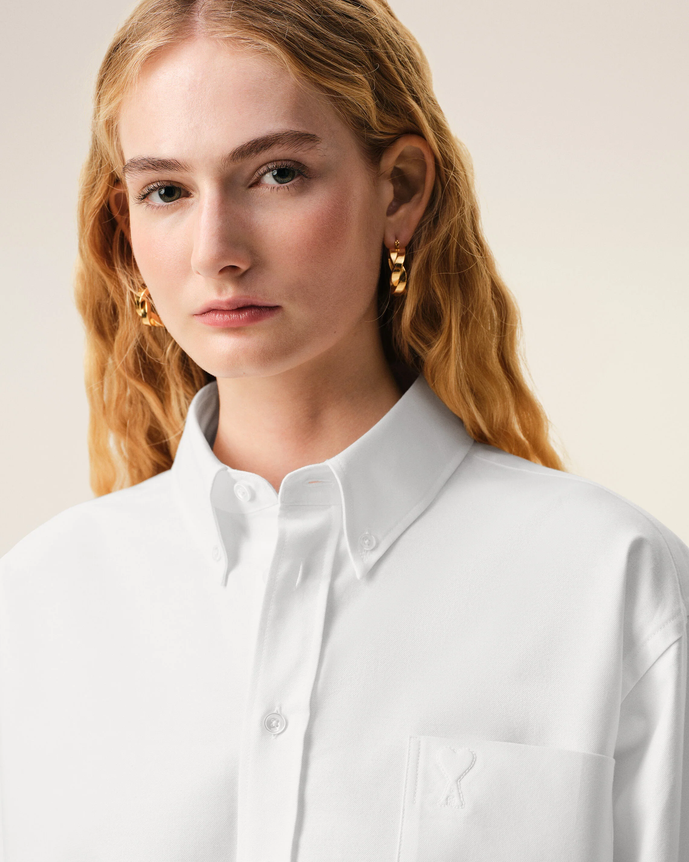 Chemise blanche courte en coton Ami de Coeur embossé - Image 4