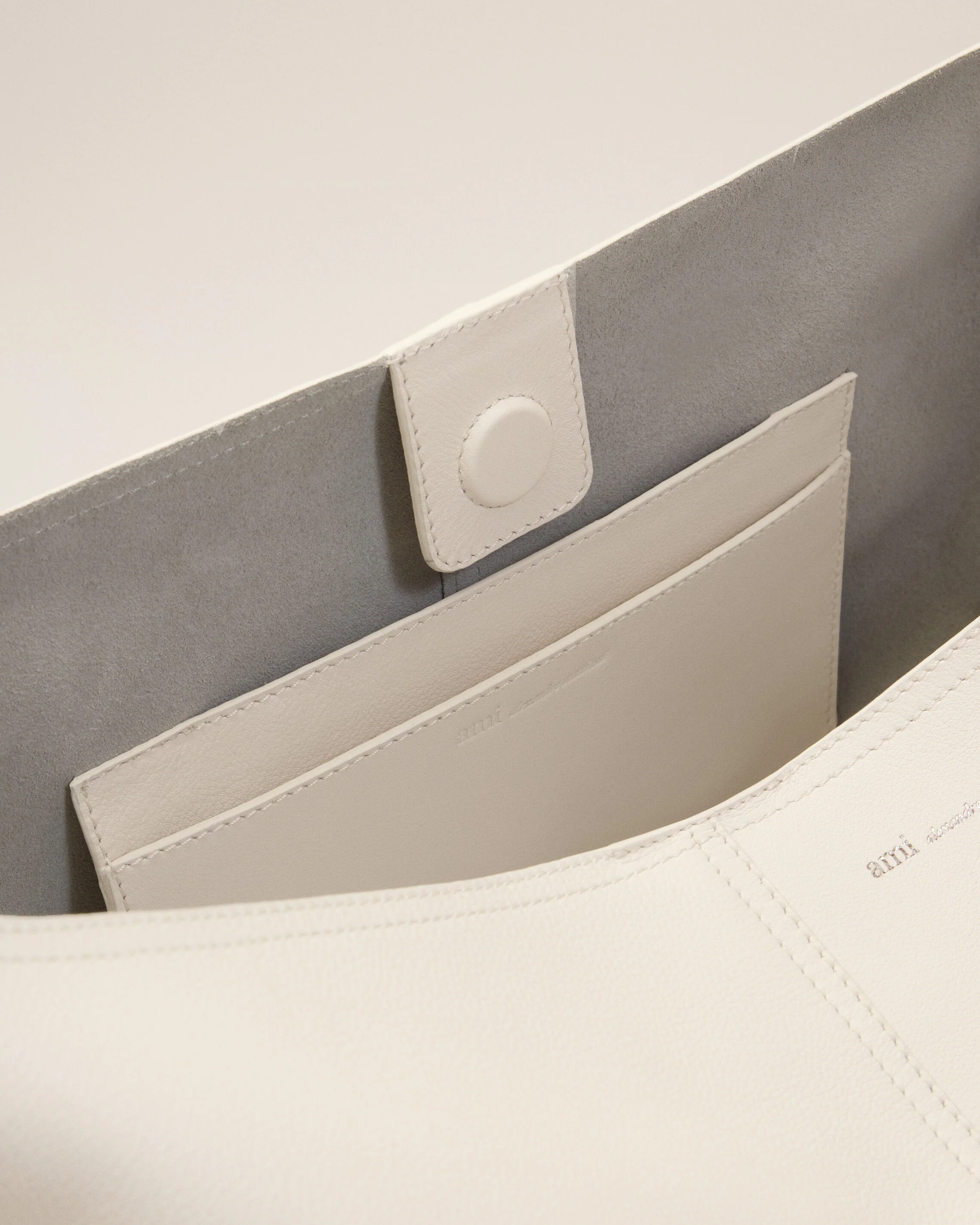 Sac Porte Croisé Etienne Blanc en Cuir De Taurillon - Image 6