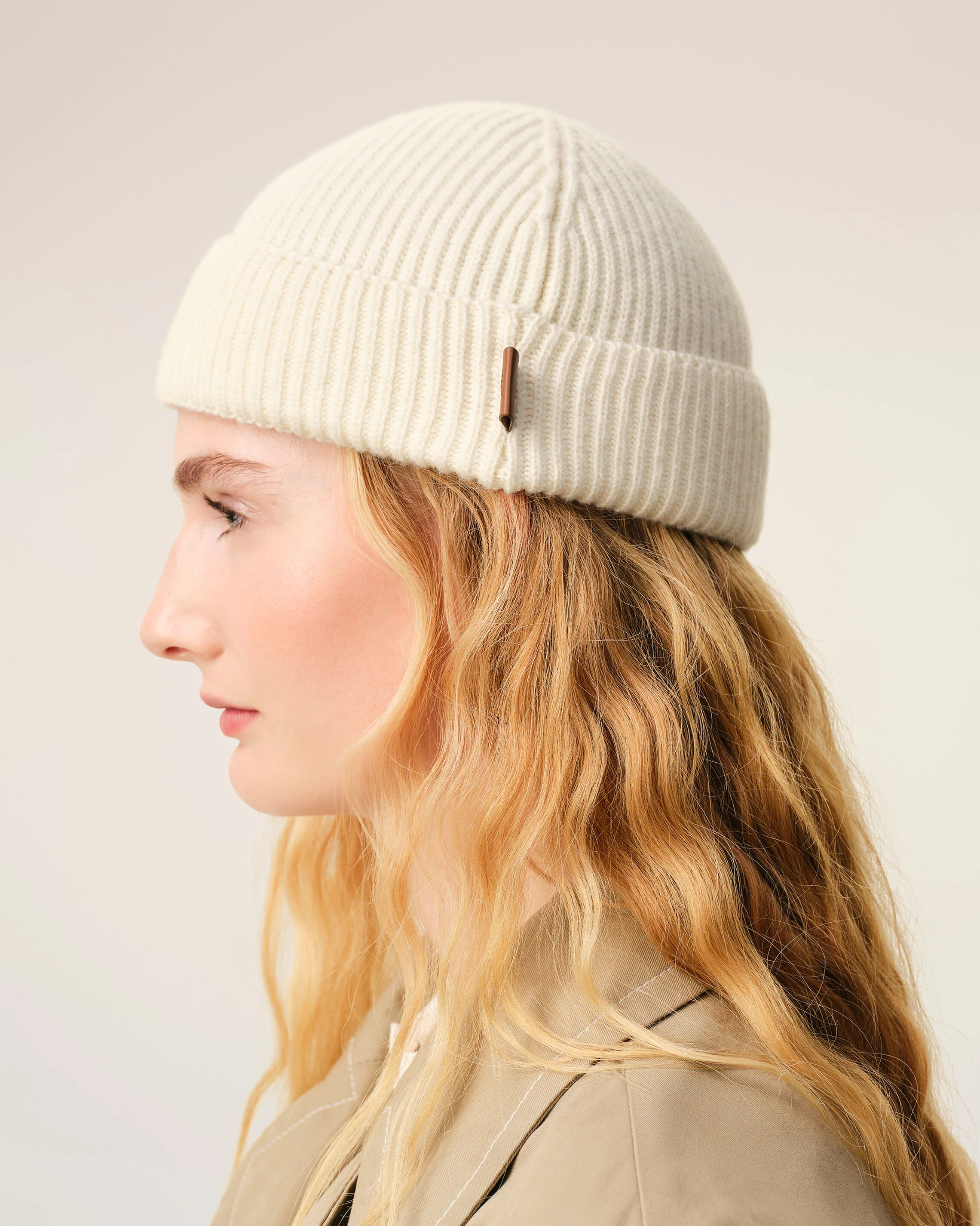 Bonnet Blanc Etiquette Cuir Ami en Laine - Image 11