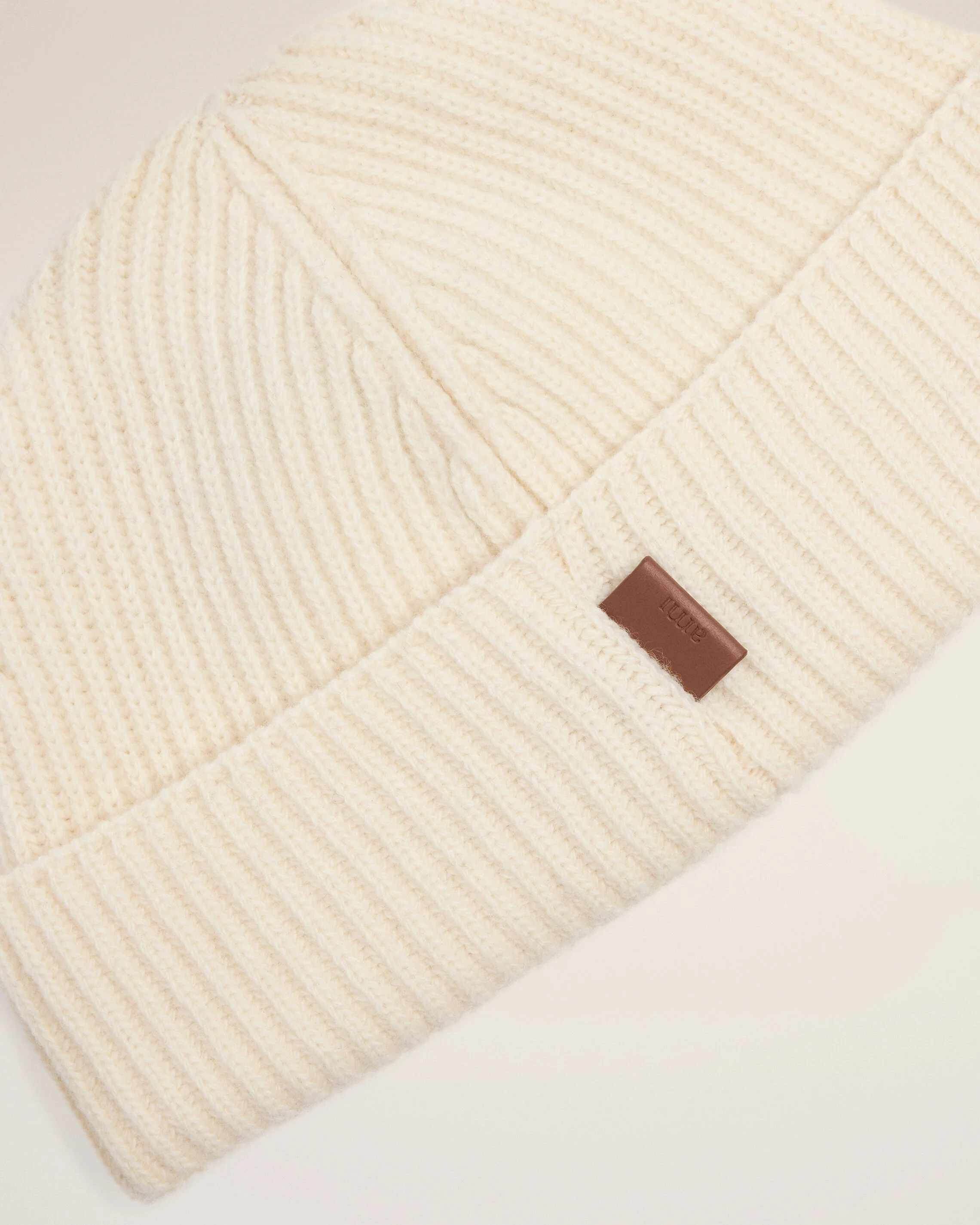 Bonnet Blanc Etiquette Cuir Ami en Laine - Image 3