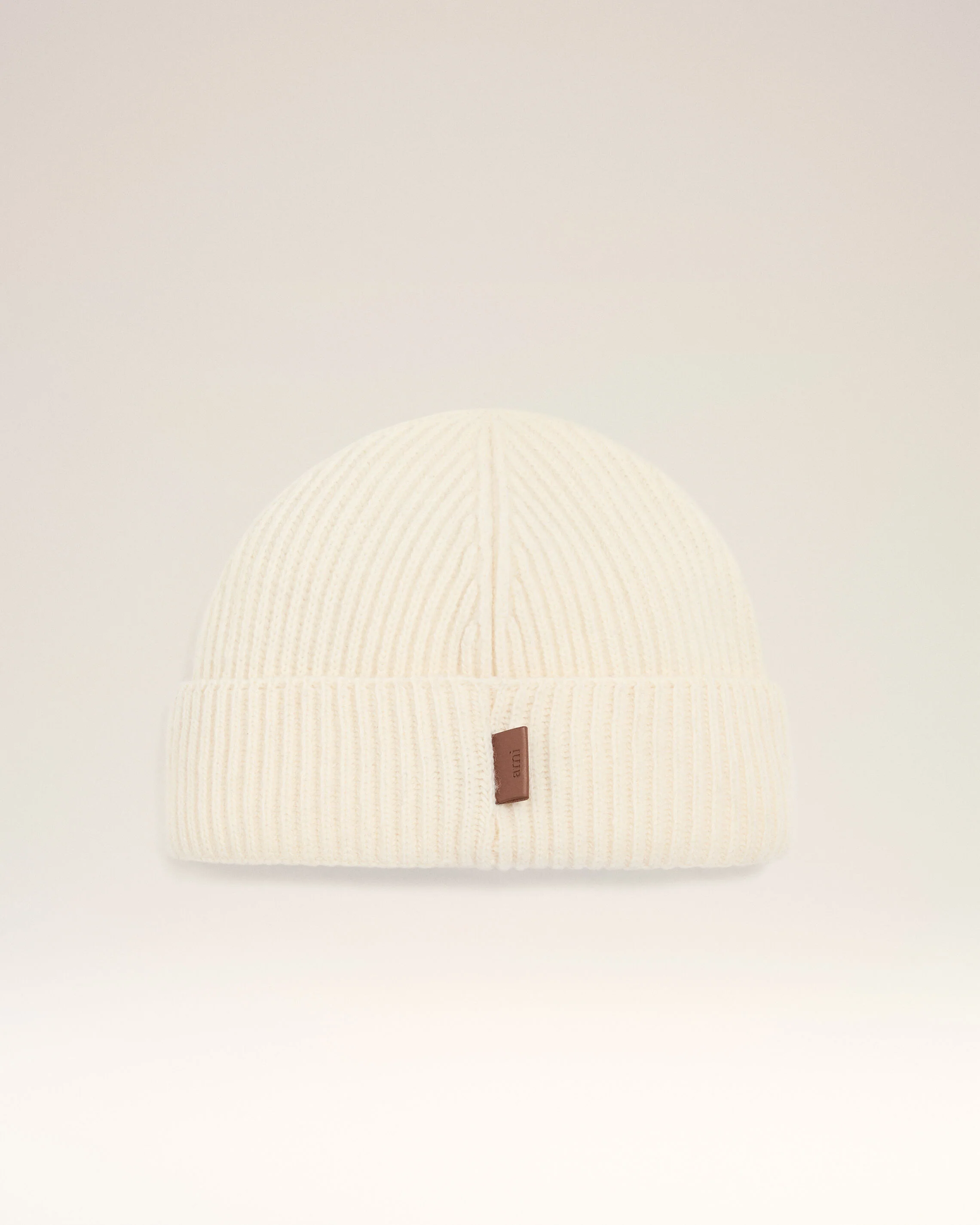 Bonnet Blanc Etiquette Cuir Ami en Laine - Image 4
