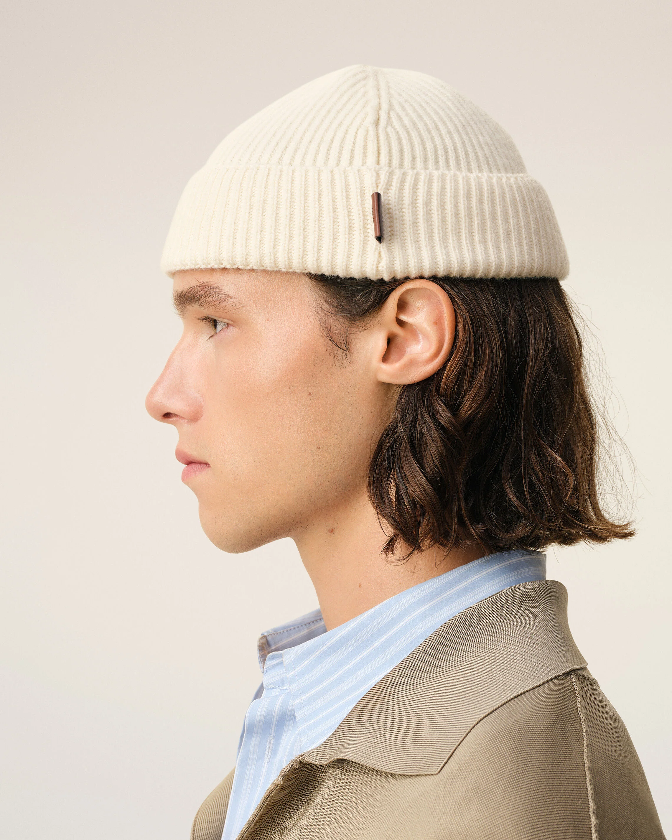 Bonnet Blanc Etiquette Cuir Ami en Laine - Image 5