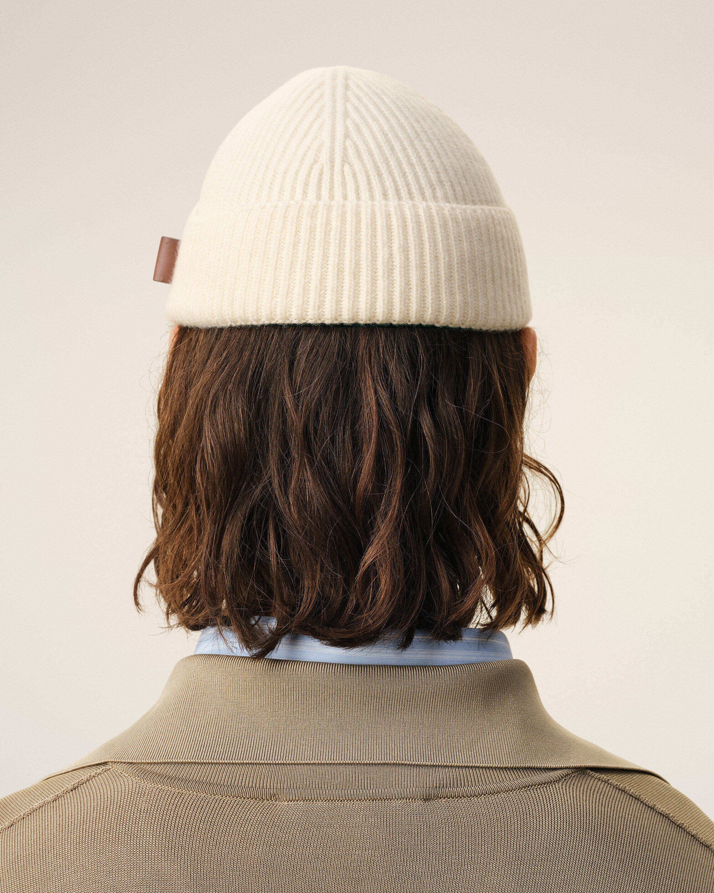 Bonnet Blanc Etiquette Cuir Ami en Laine - Image 6