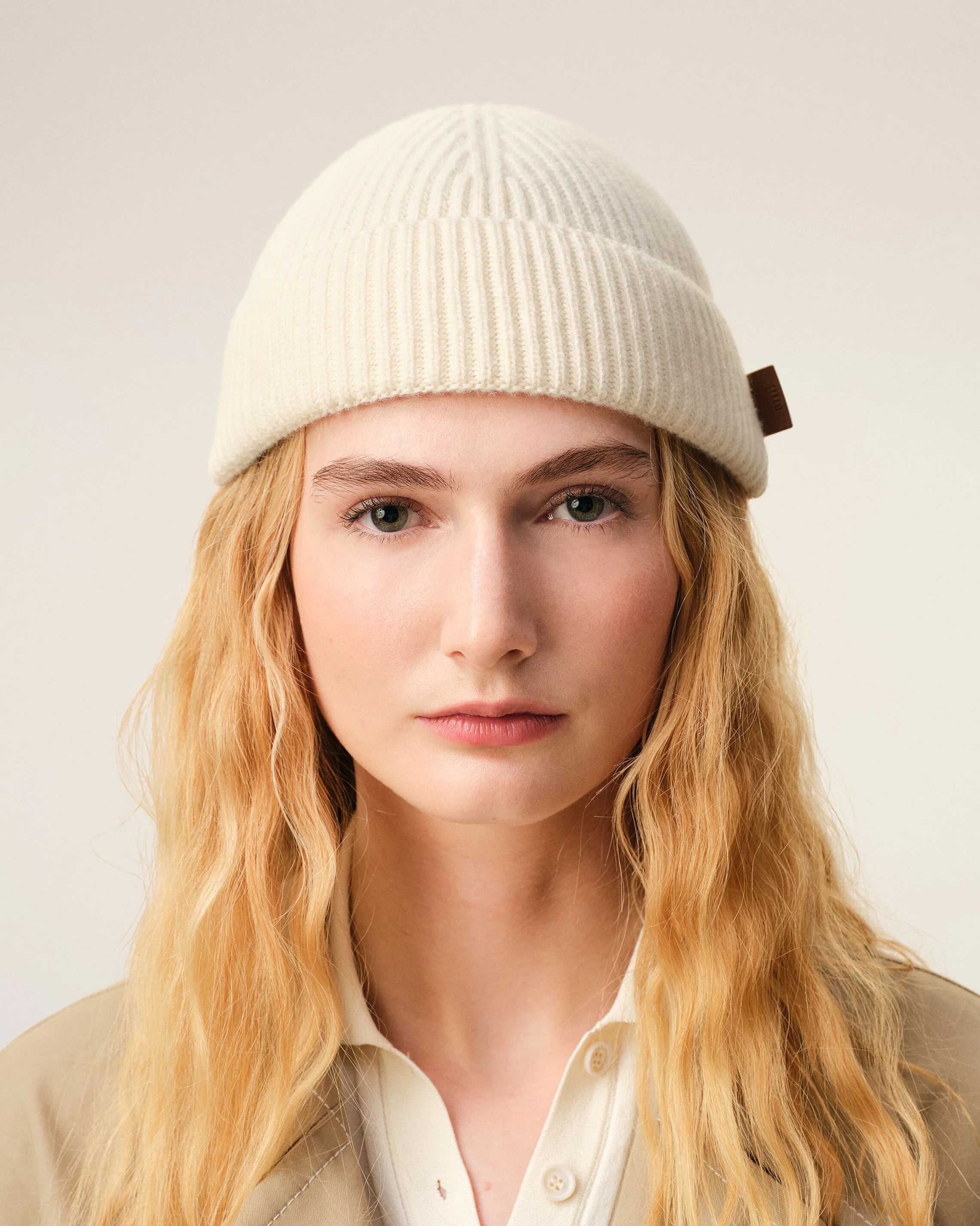 Bonnet Blanc Etiquette Cuir Ami en Laine - Image 8